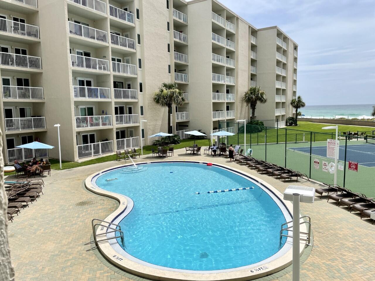 HOLIDAY SURF & RACQUET CLUB - Residential