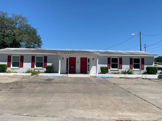 Beautifully renovated 2 bedroom, 1 bath duplex conveniently located close to beaches, restaurants, shopping, schools Eglin Air Force Base and Hurlburt Field. Call today to view your new home. No pets or smoking!