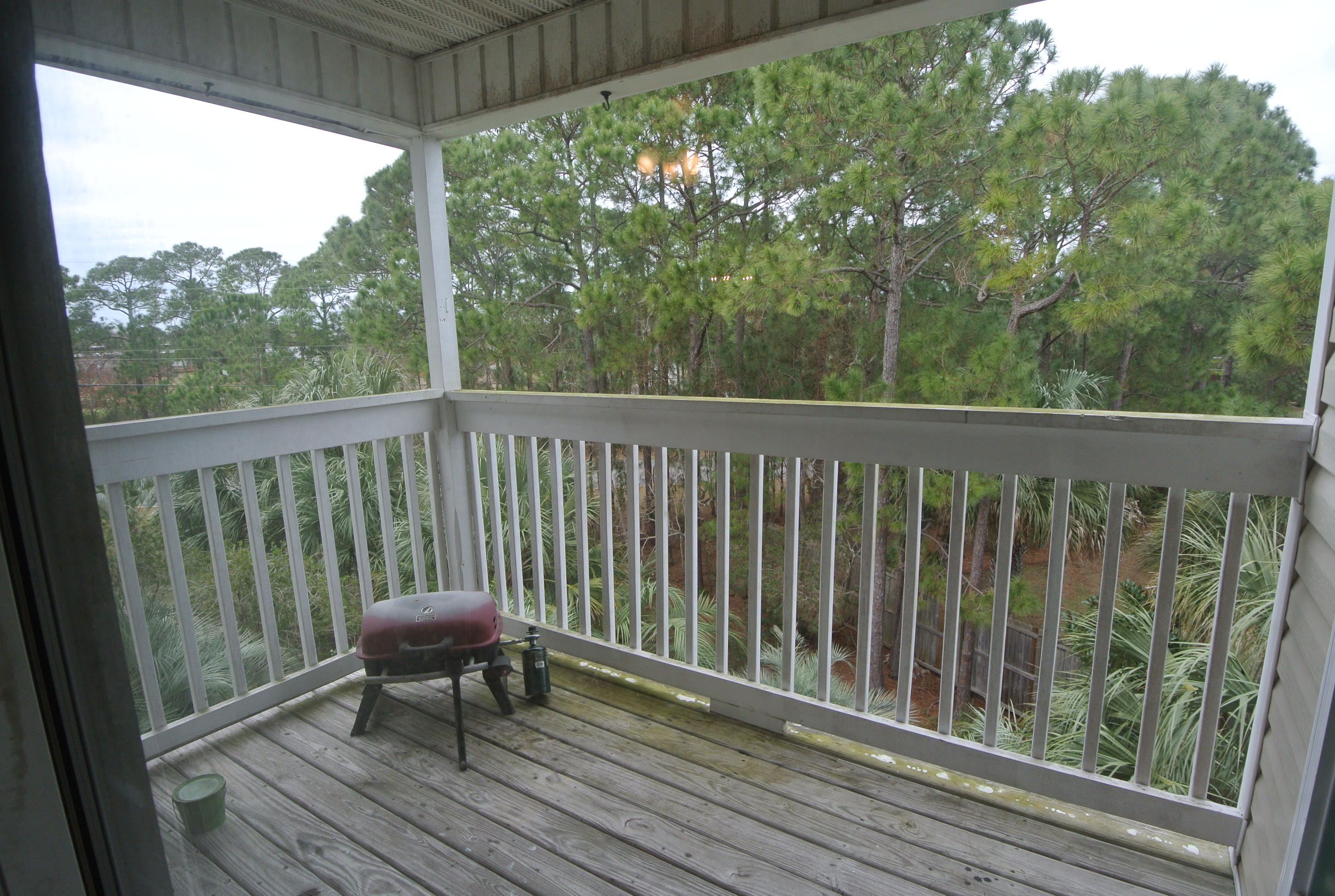 More pictures coming soon. Only a few one bedrooms on the market left!
Indian Lake features on-site rental management, workout facility, clubhouse, and pool. Cox Cable service is included. Buyer to please verify sq. footage, room dimensions, and all other information. The lease terms must convey with the sale.