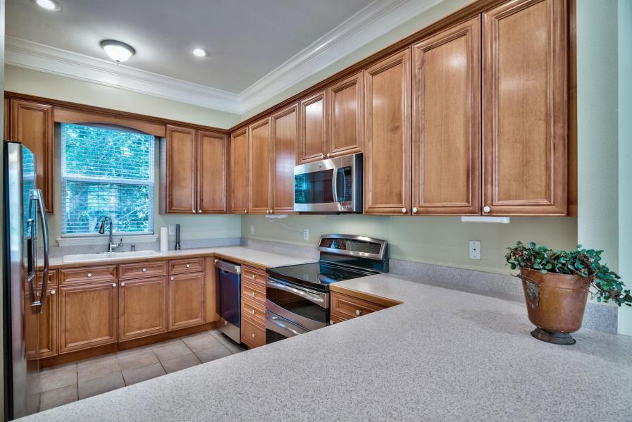 FAIRWAY VILLAS - Residential Lease