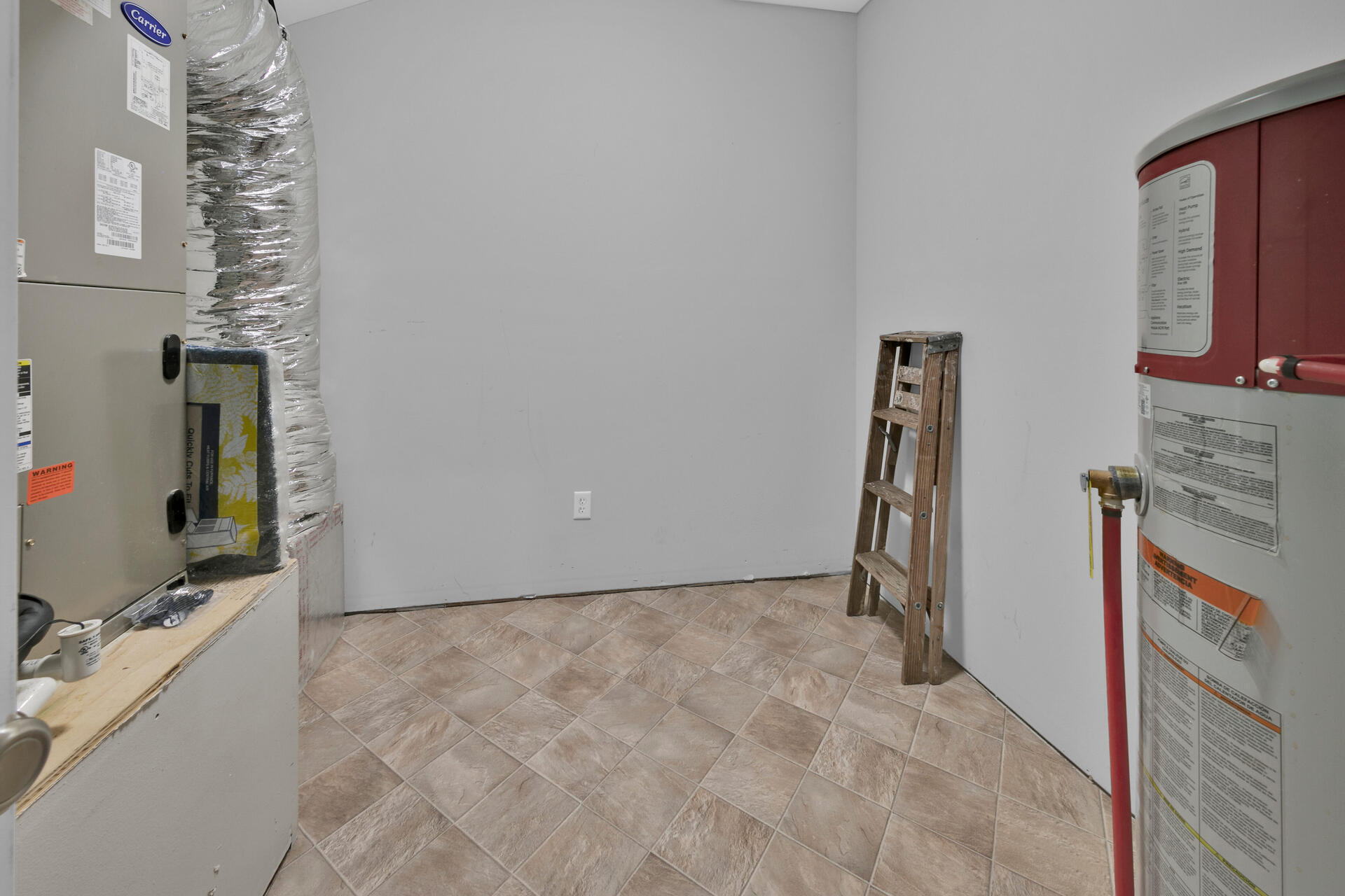 HIDDEN GROVE - Residential Lease