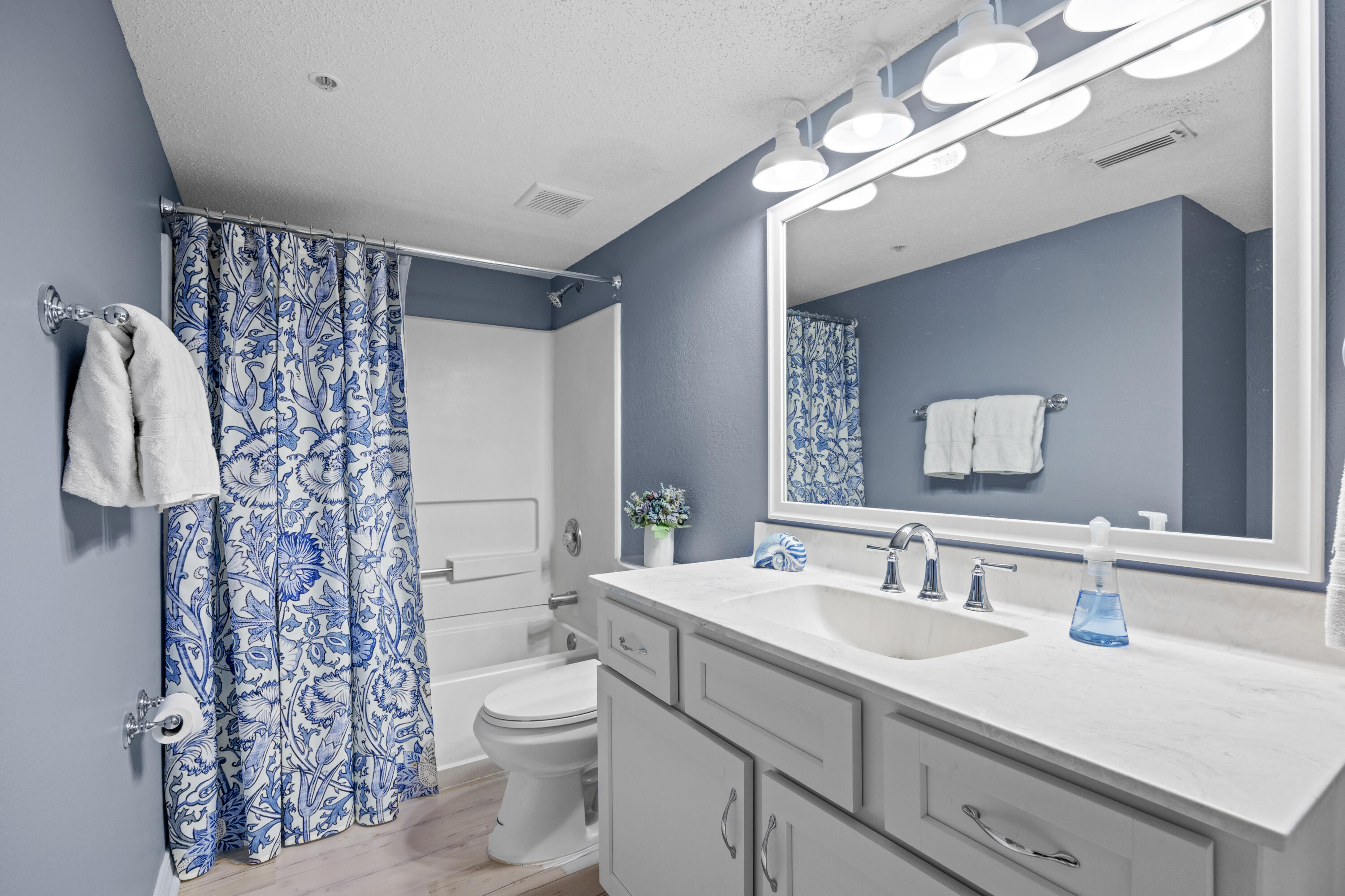 ISLANDER BEACH RESORT CONDO - Residential