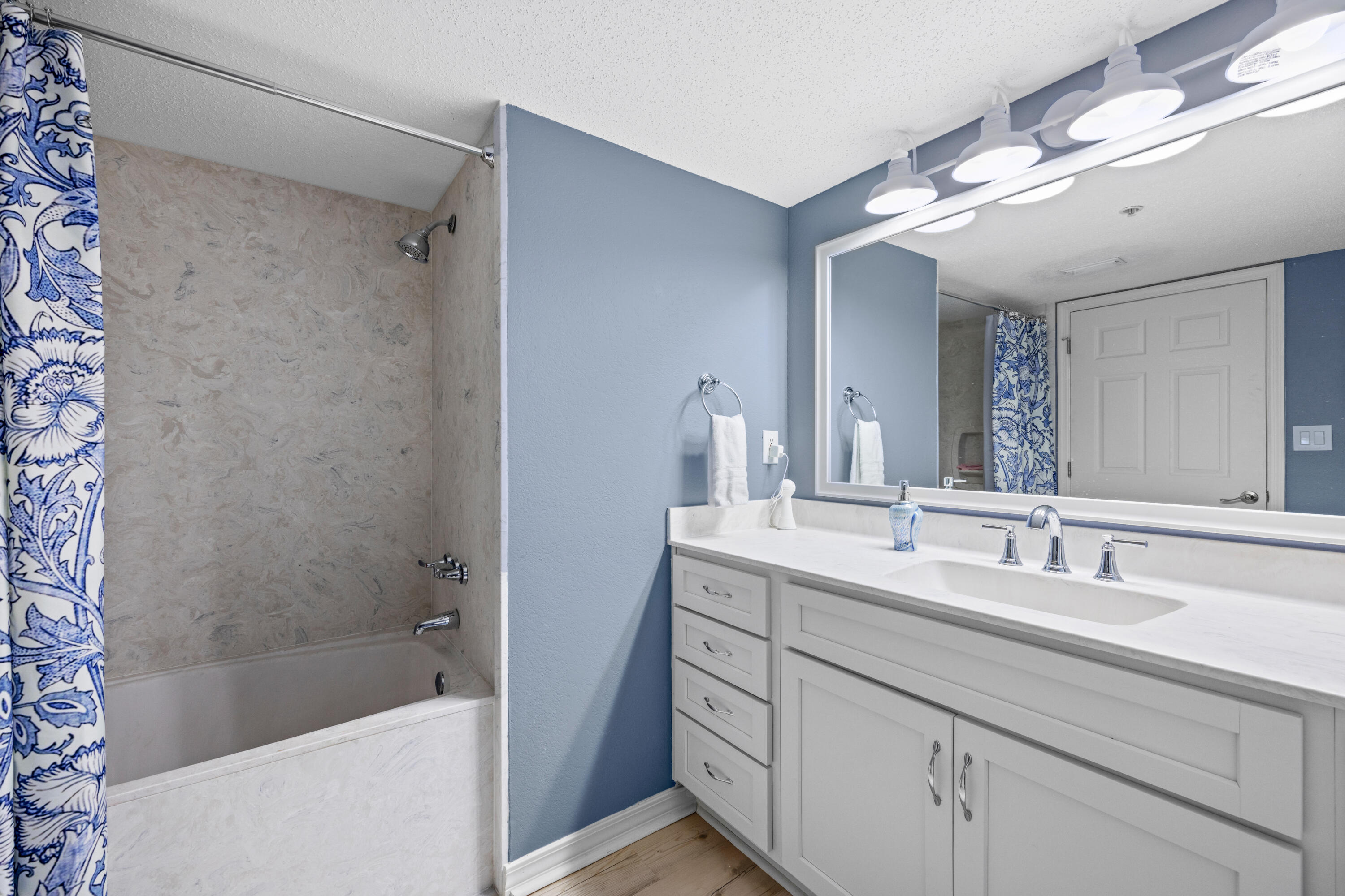 ISLANDER BEACH RESORT CONDO - Residential