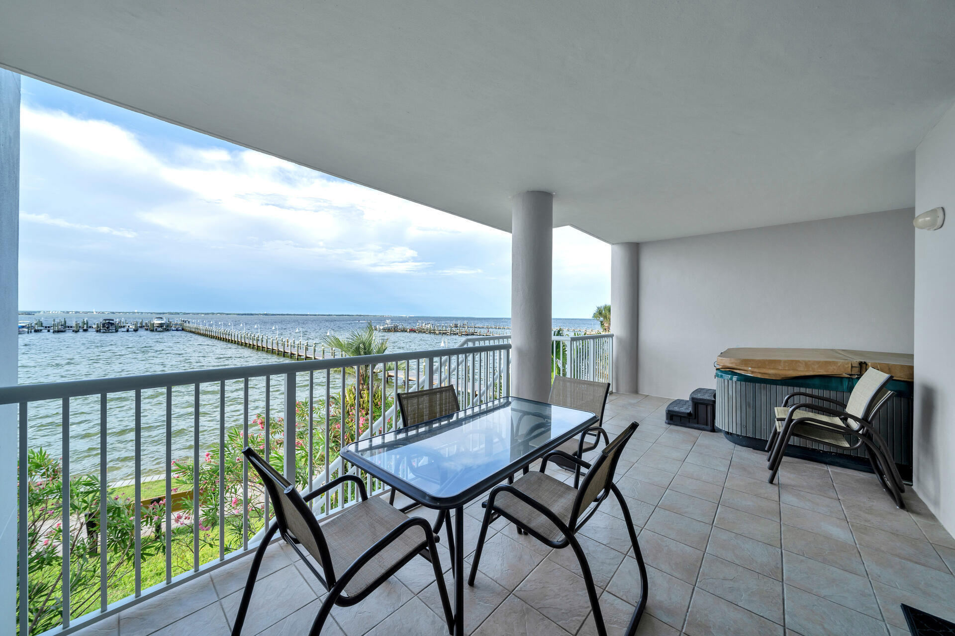 DESTIN WEST BEACH AND BAY RESORT OSPREY - Residential