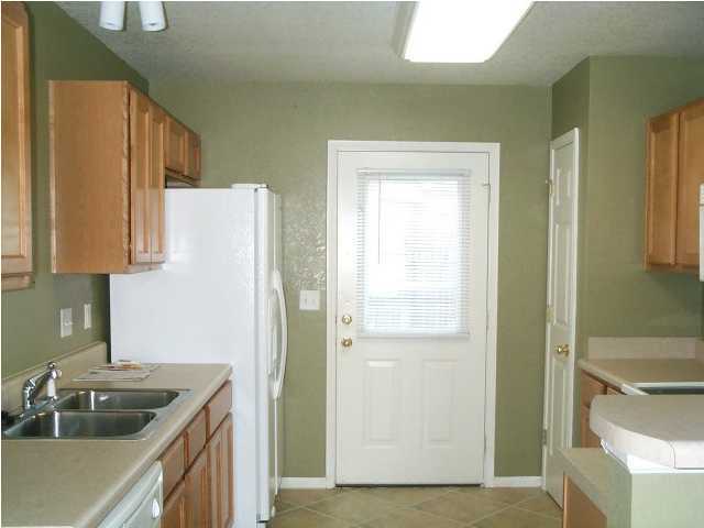 YACHT CLUB OAKS - Residential Lease