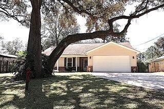 *Available July 11th!* This home is in the heart of Niceville just minutes from shopping and restaurants. 

Enjoy sitting on the quaint front porch enjoying the beautifully manicured trees, as well as enjoying the outdoors on your screened in porch. The kitchen features granite countertops with the deep farmhouse style kitchen sink and the den features a cozy fireplace.


**Only a front load washer and dryer will fit in the hookup space.


Pets considered with owner approval. 
Tenant to verify all data.
Please contact Sound Choice Real Estate to schedule a showing- 850-389-8533