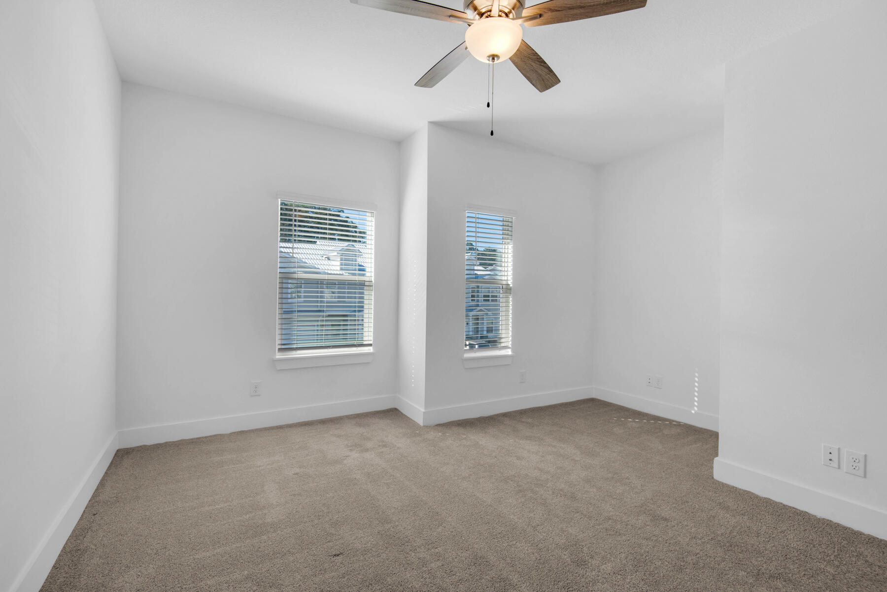 VERANDAS AT FREEPORT - Residential Lease