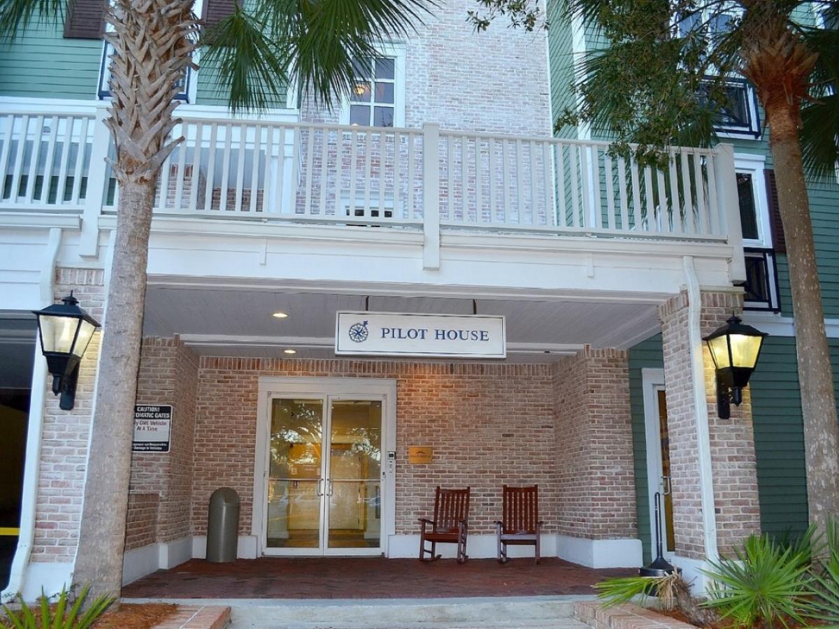 PILOT HOUSE - Residential