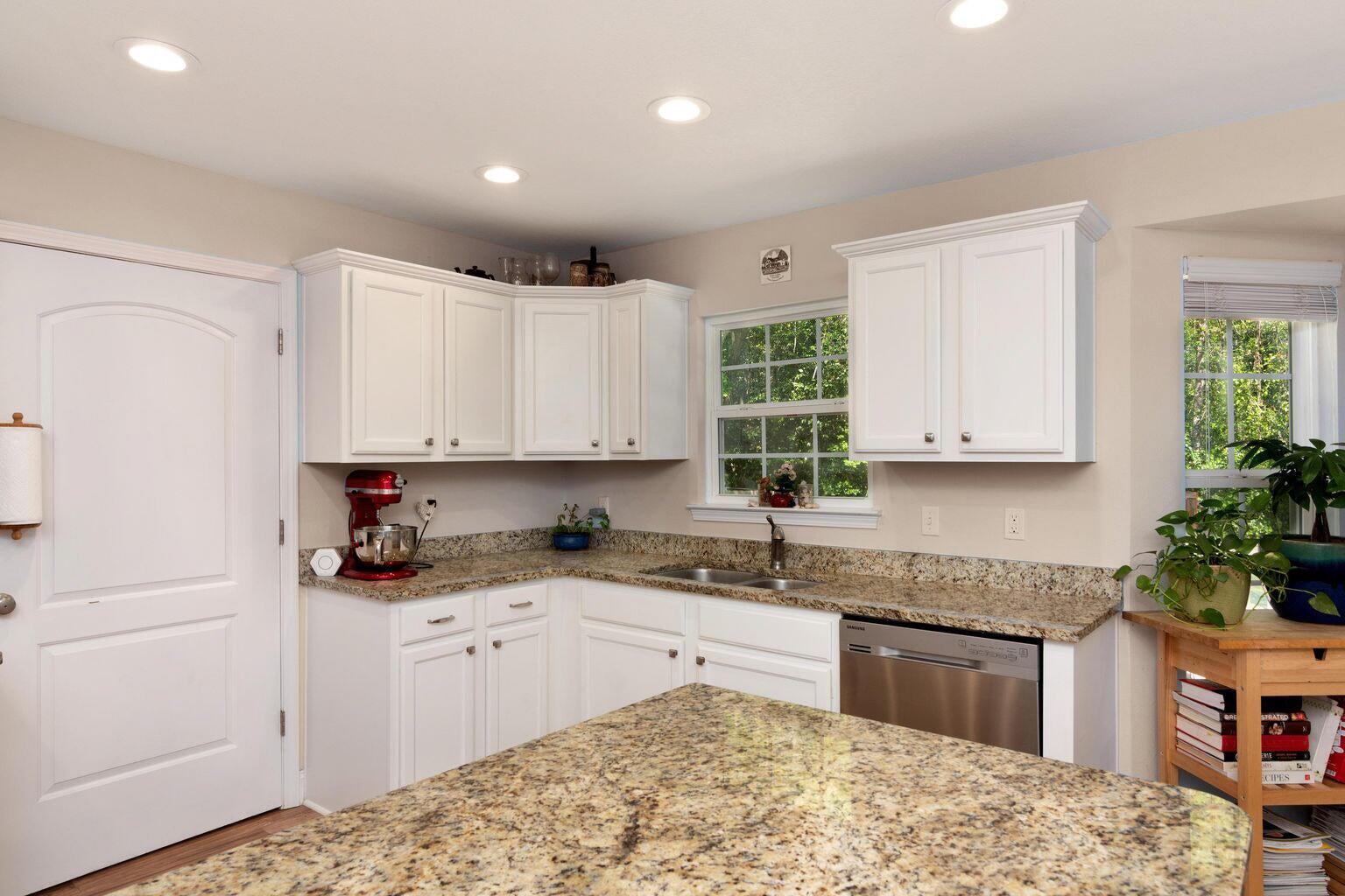 VALPARAISO PINECREST 5 - Residential Lease