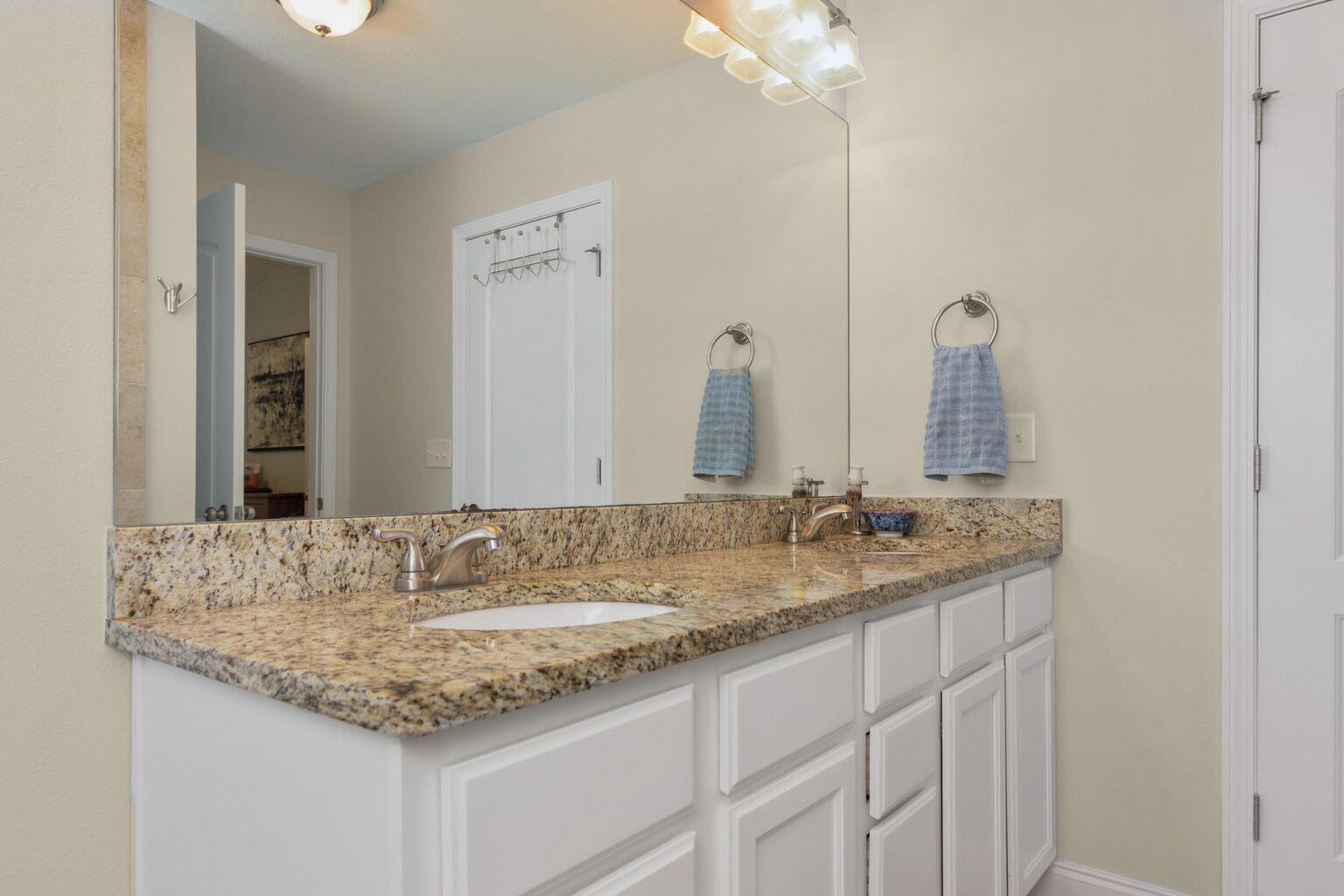 VALPARAISO PINECREST 5 - Residential Lease