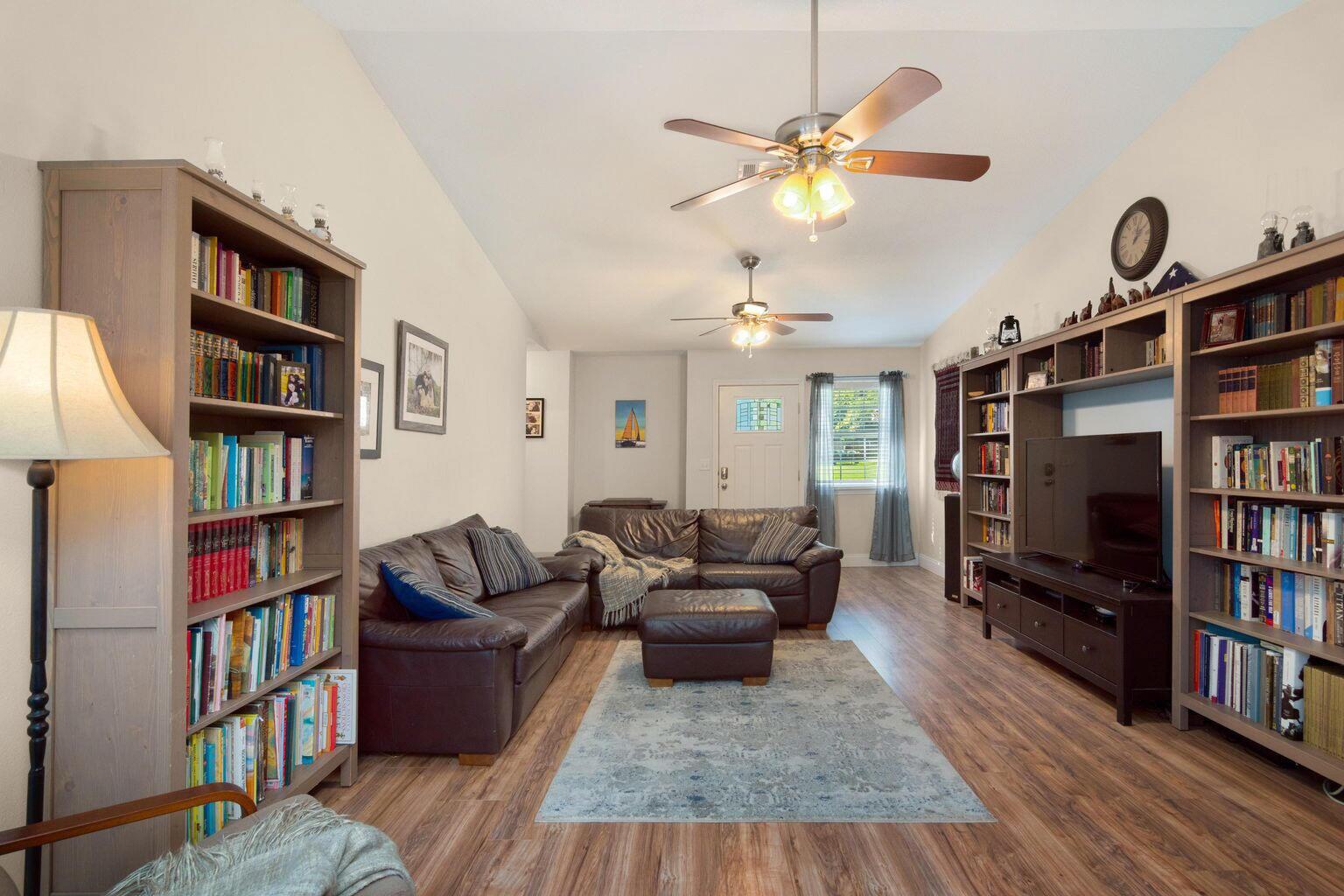 VALPARAISO PINECREST 5 - Residential Lease