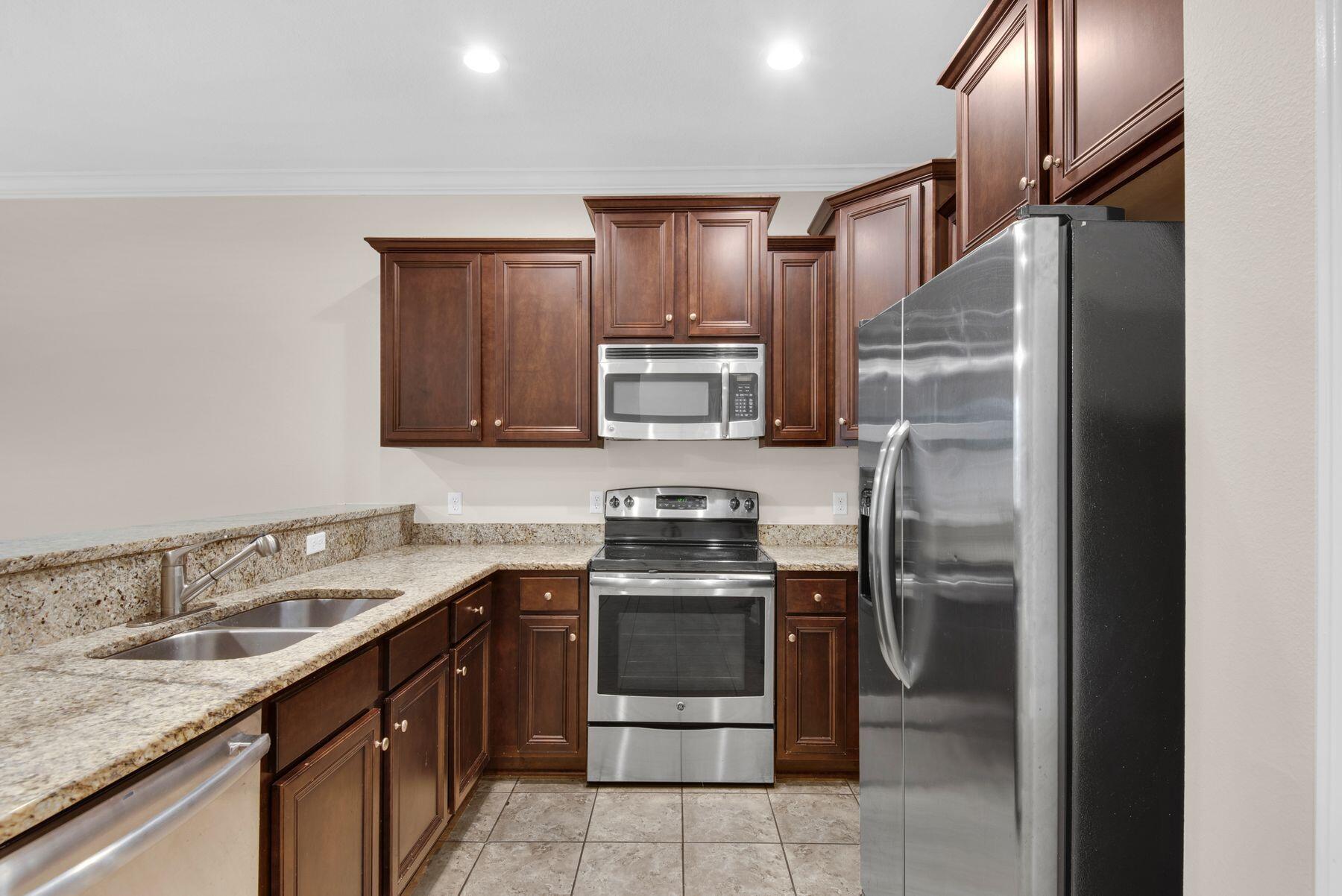 WATER OAKS T/H - Residential