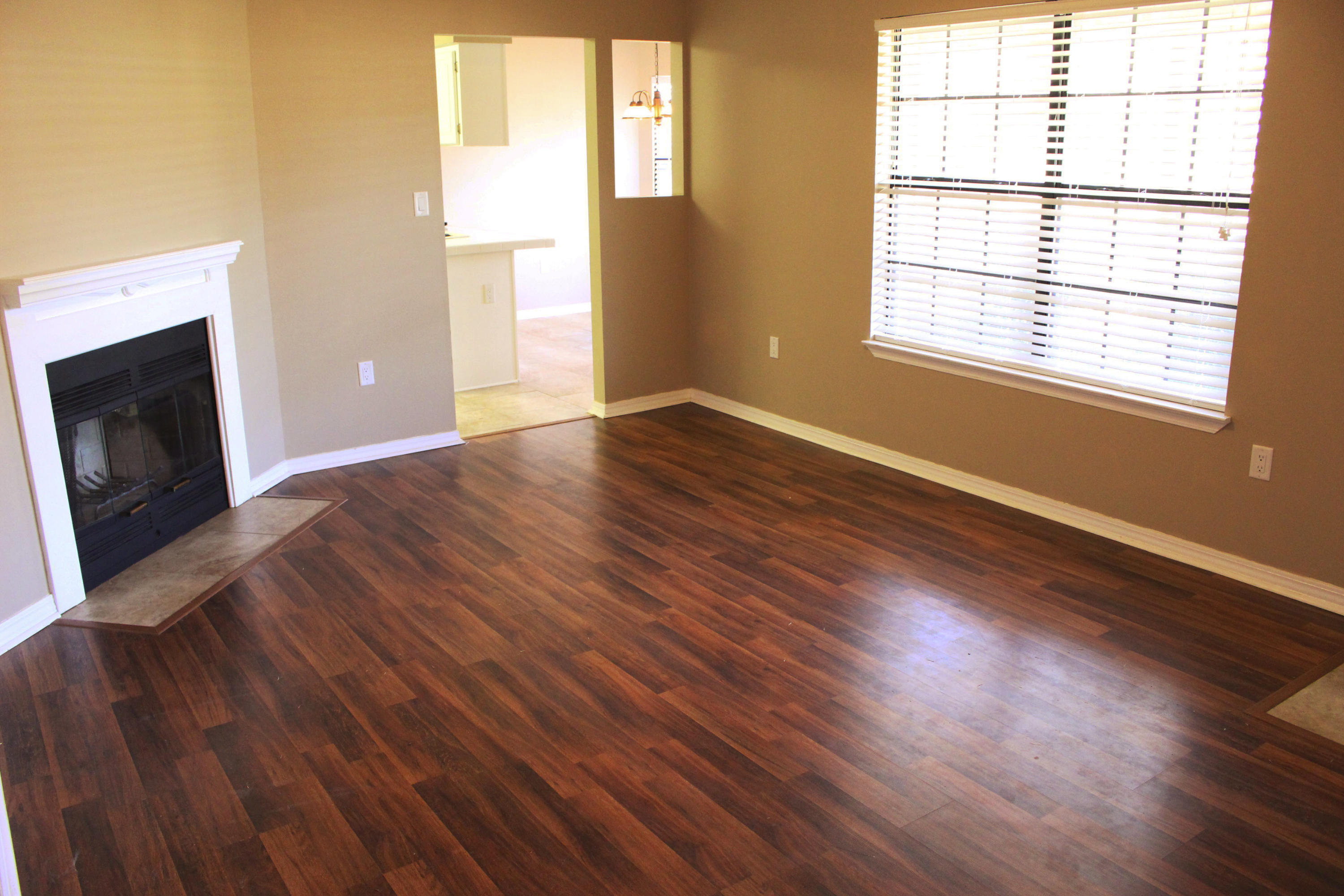 COUNTRYVIEW ESTATES 3RD ADDN - Residential Lease