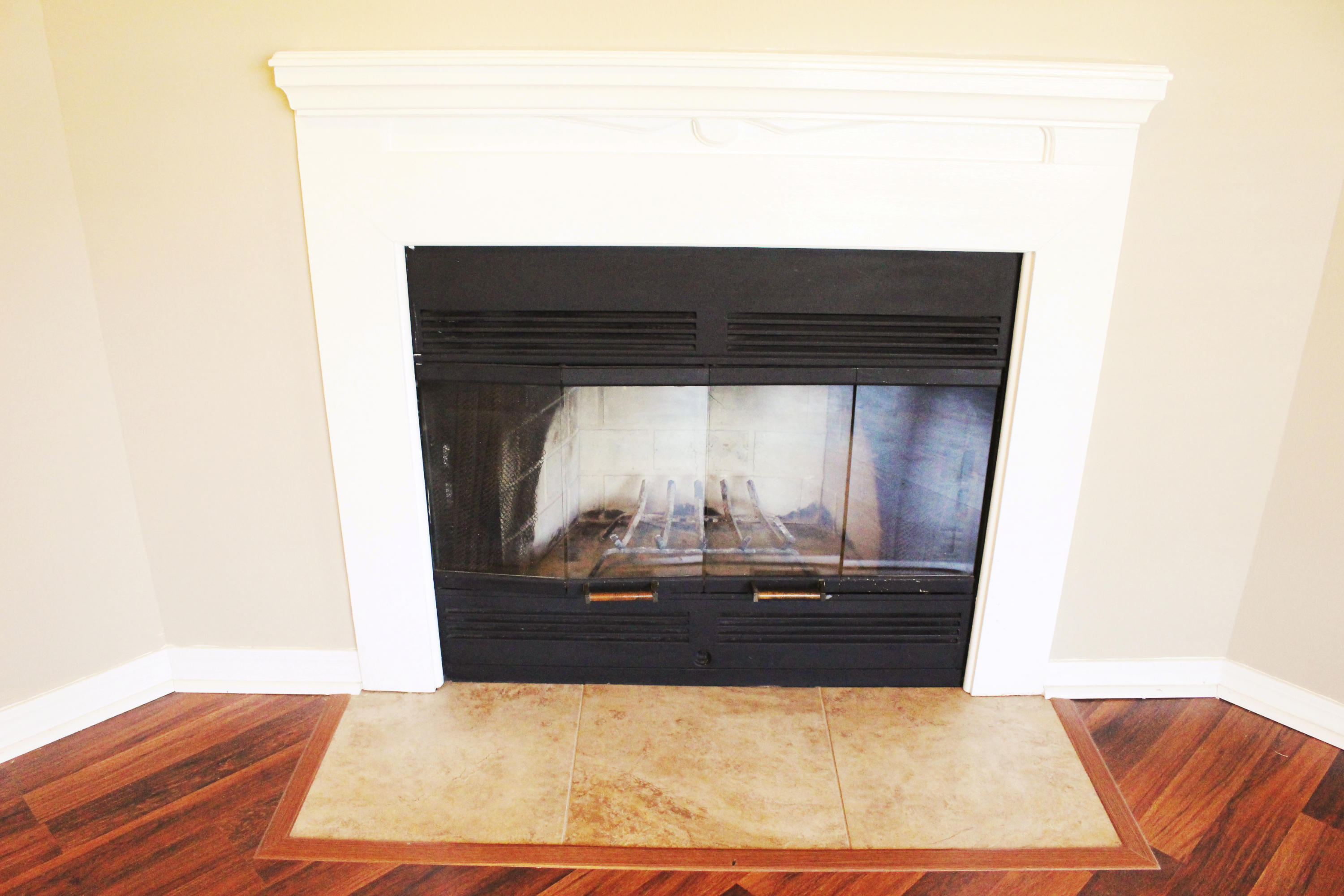 COUNTRYVIEW ESTATES 3RD ADDN - Residential Lease