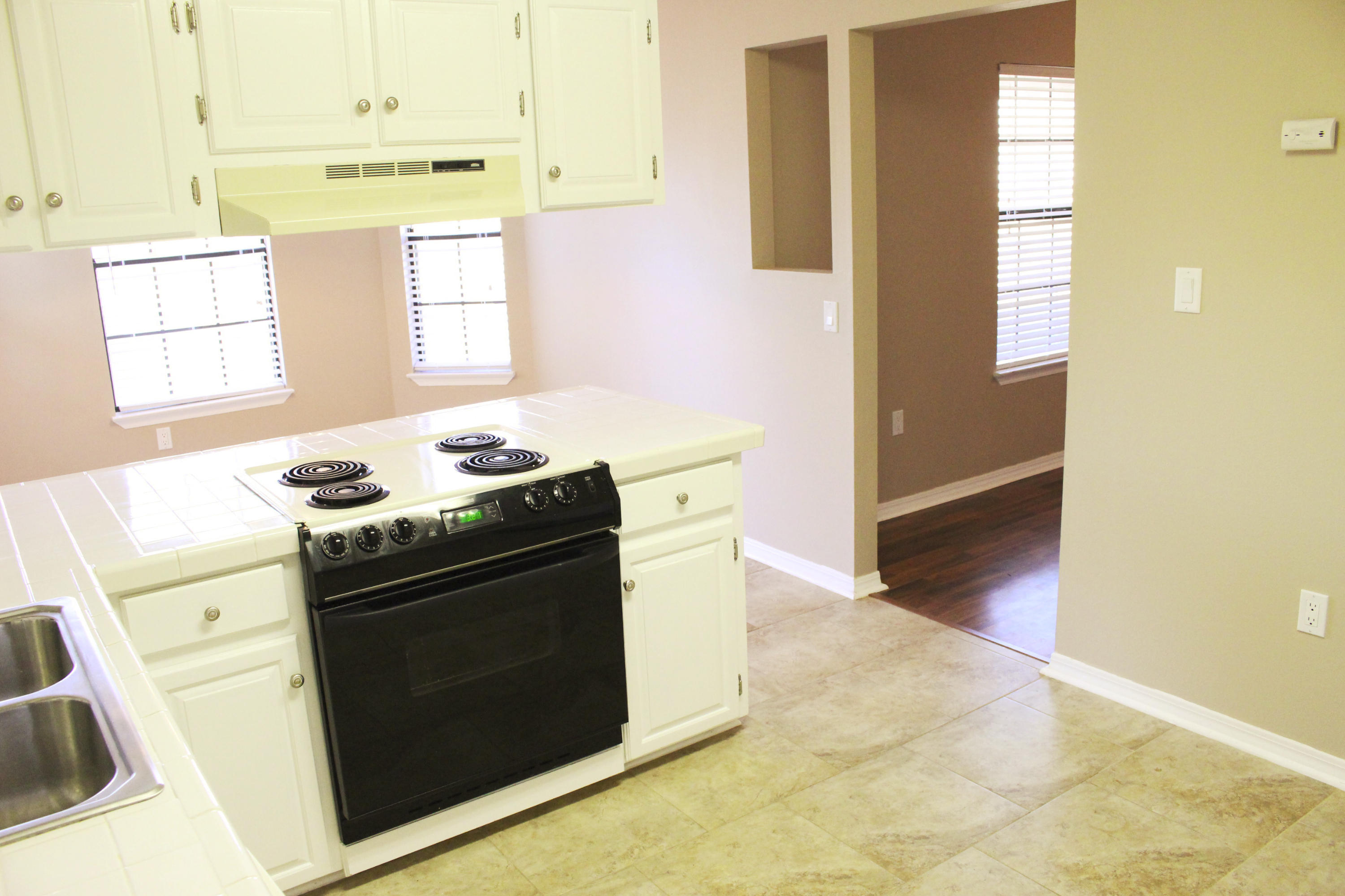 COUNTRYVIEW ESTATES 3RD ADDN - Residential Lease