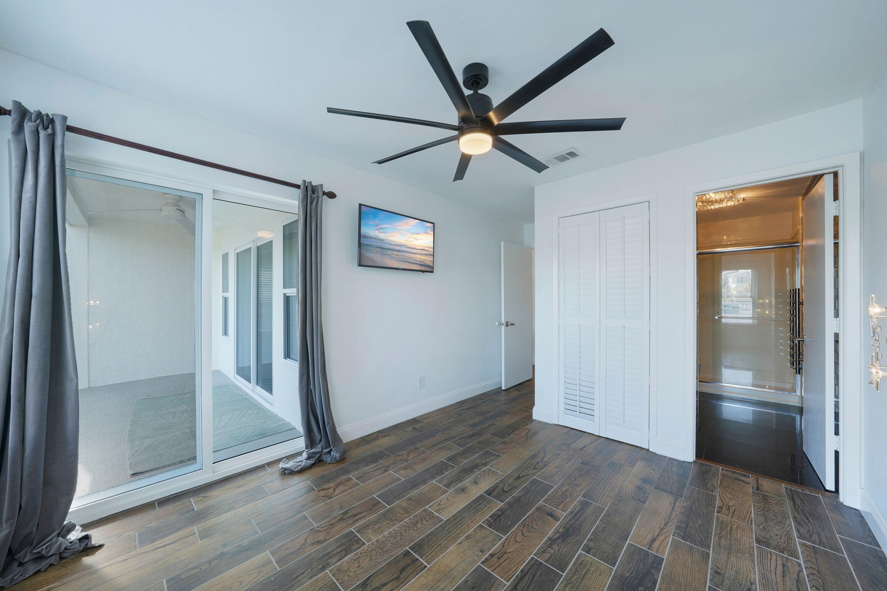 POOLSIDE VILLAS CONDO - Residential