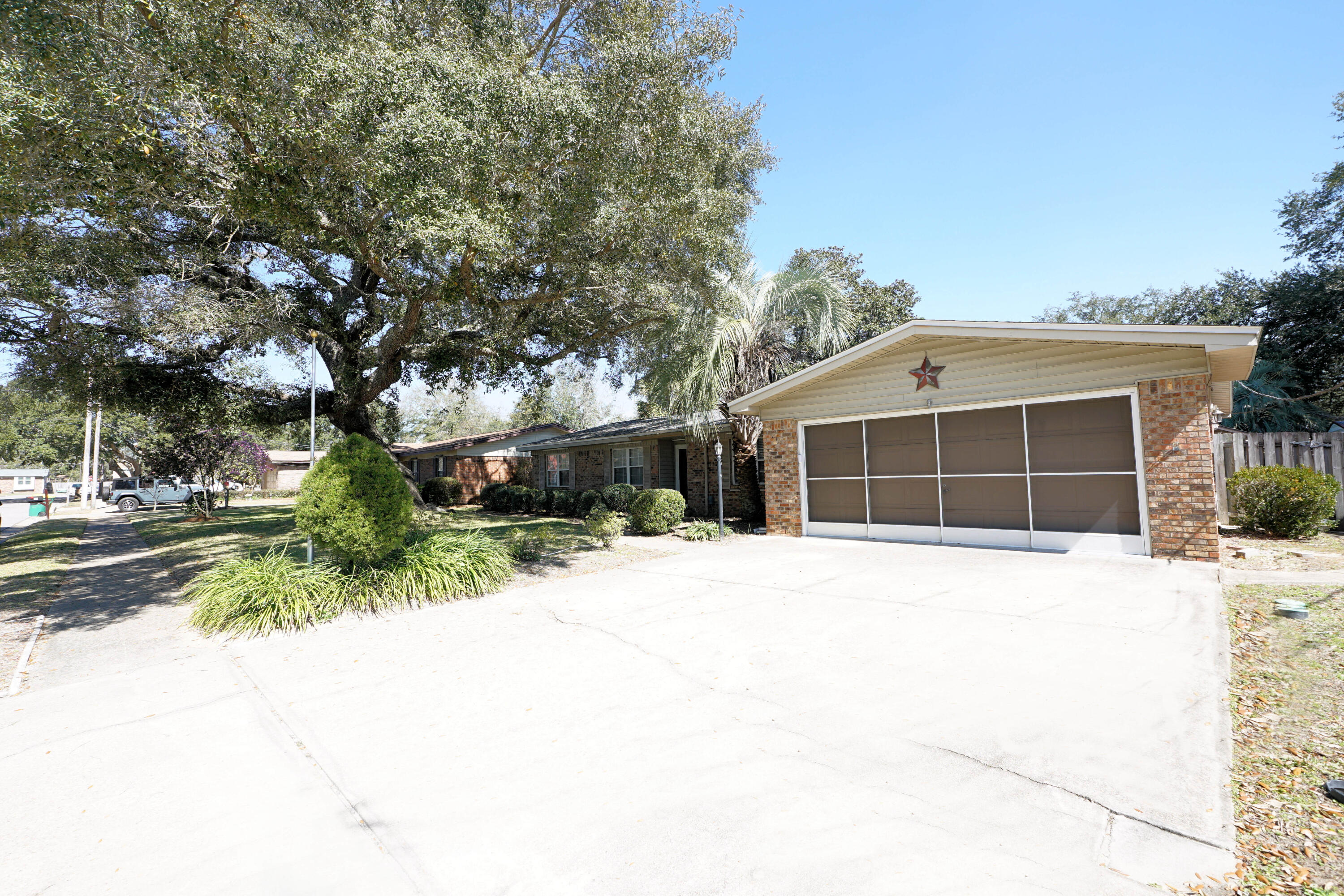 SHERWOOD FOREST LOT 36 - Residential