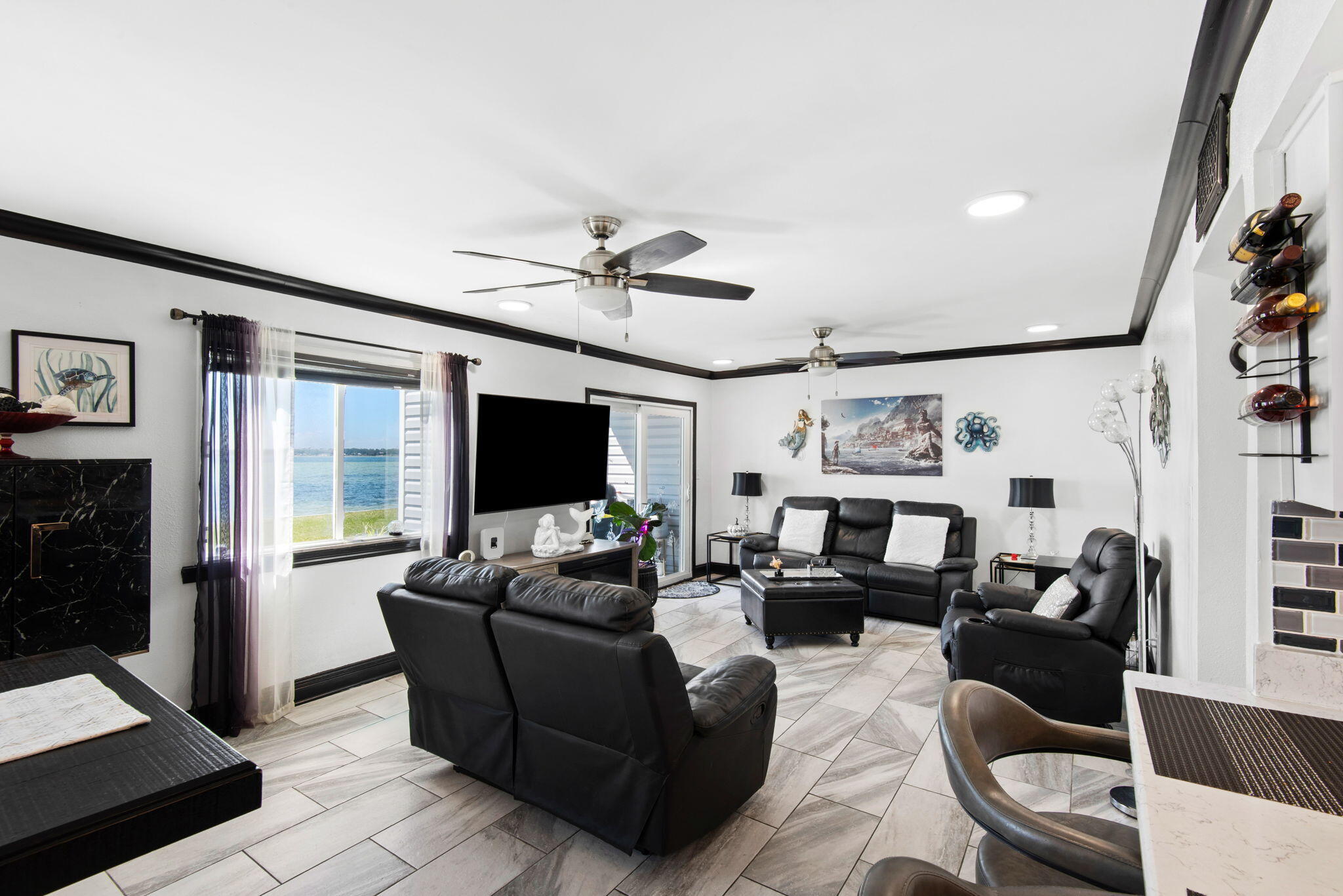 FINISTERRA CONDO - Residential