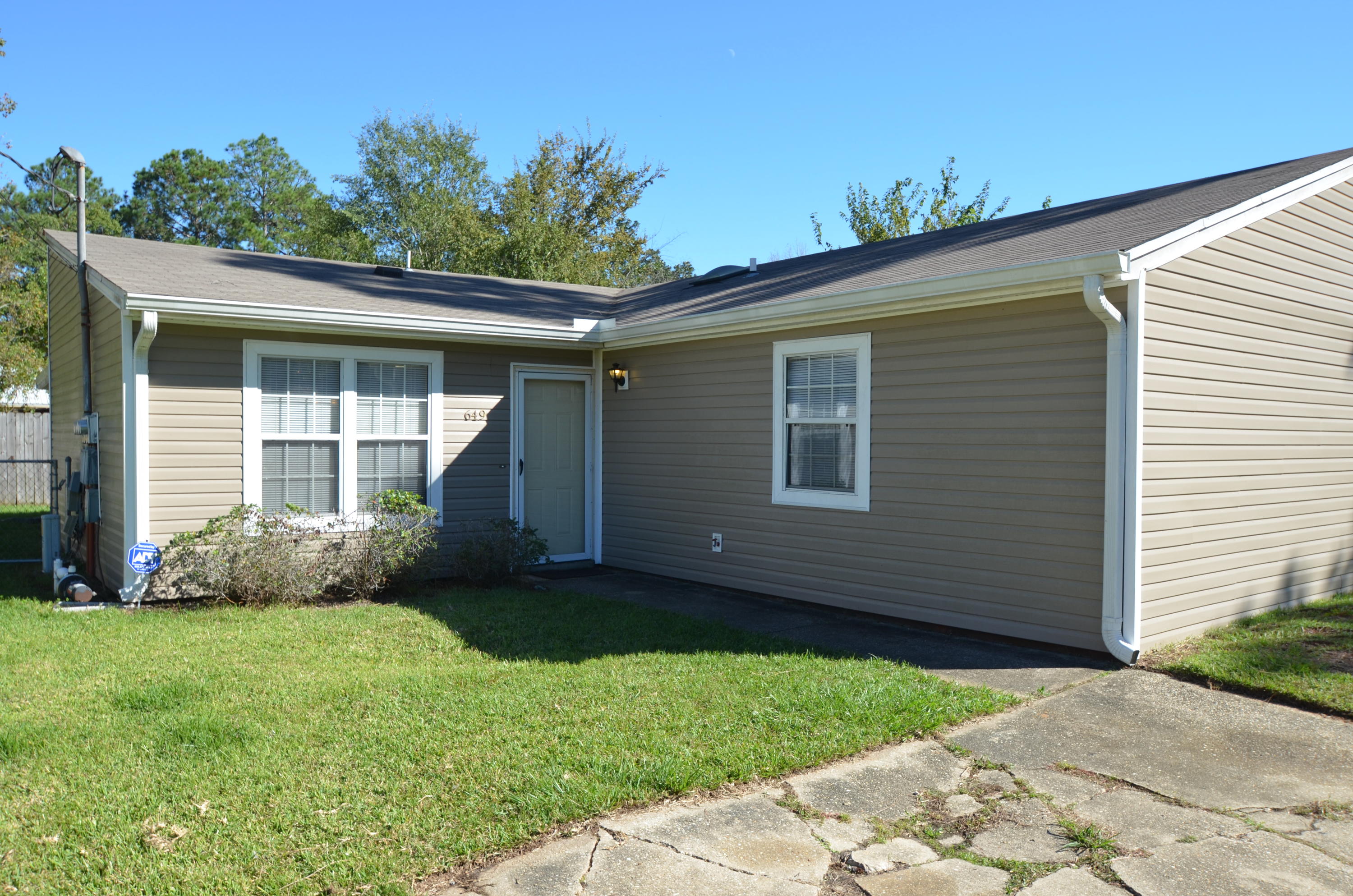 Great Townhome in Fort Walton Beach. Close to schools, bases, and beaches! Two bedroom and two full baths with an updated kitchen. All tile throughout. Fenced in yard with covered patio. Call today to schedule showing!