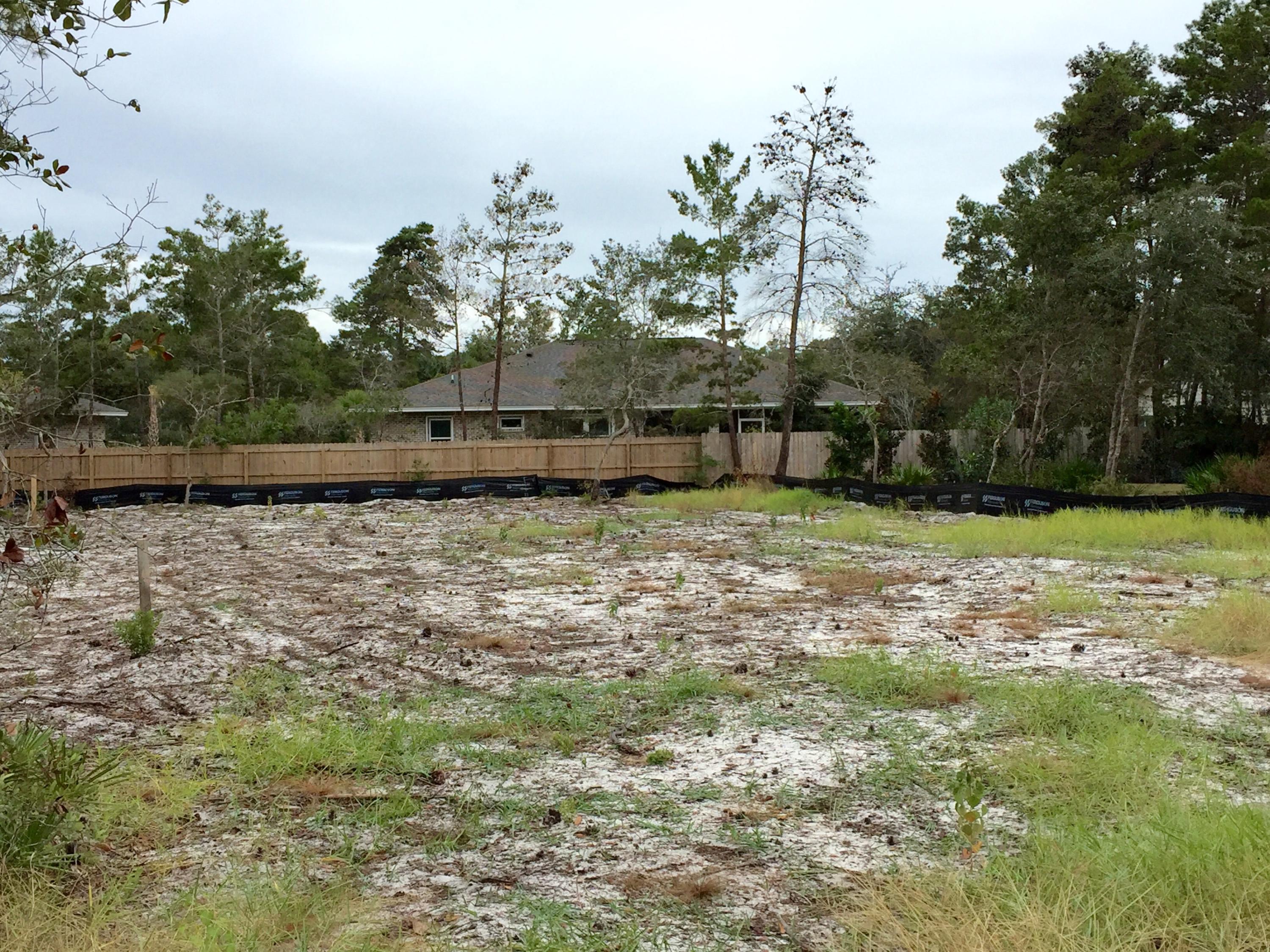 PELICAN BAY - Land