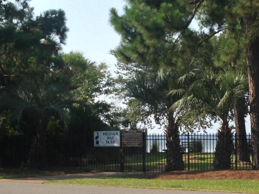 PELICAN BAY - Land