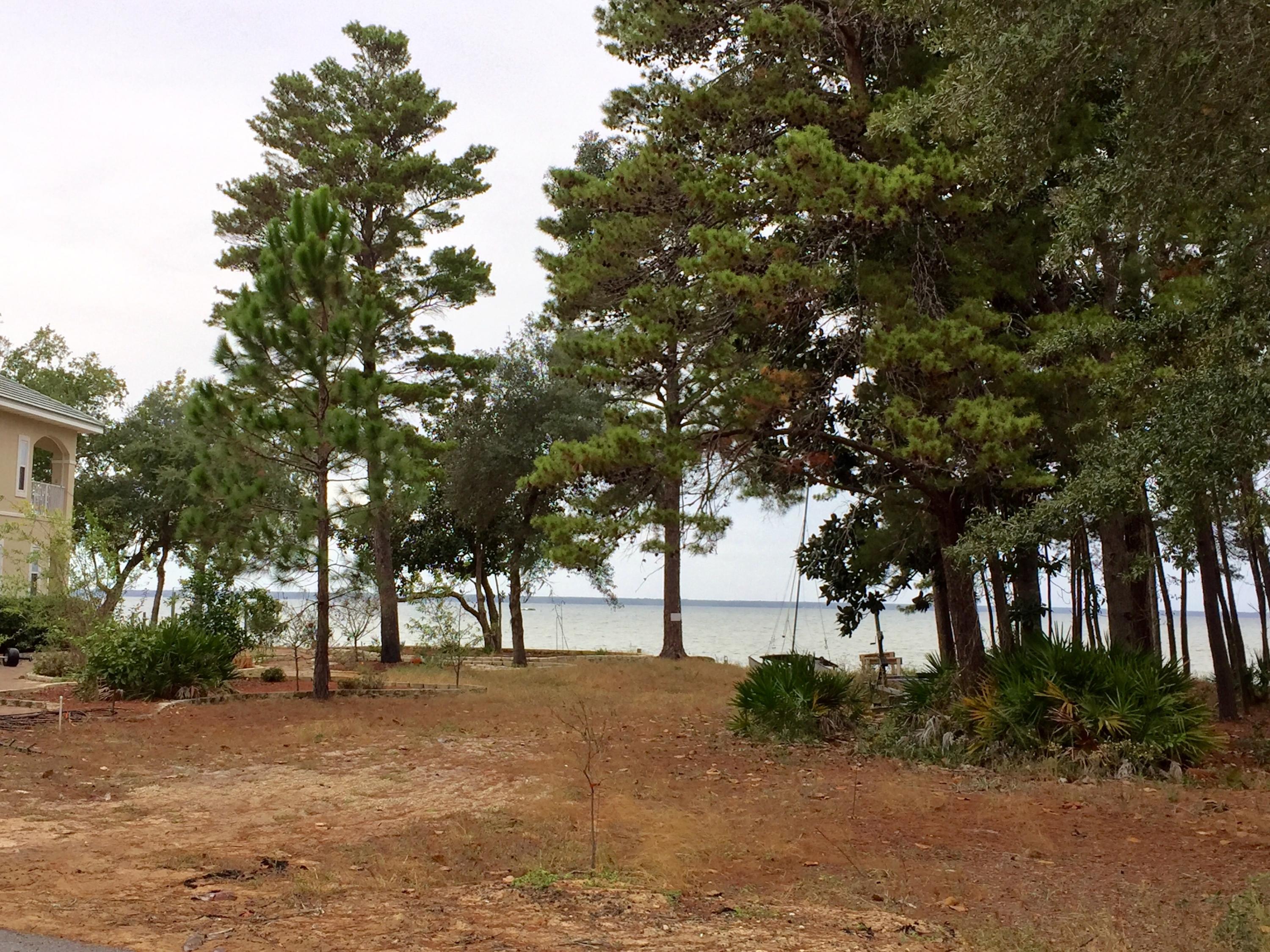 PELICAN BAY - Land