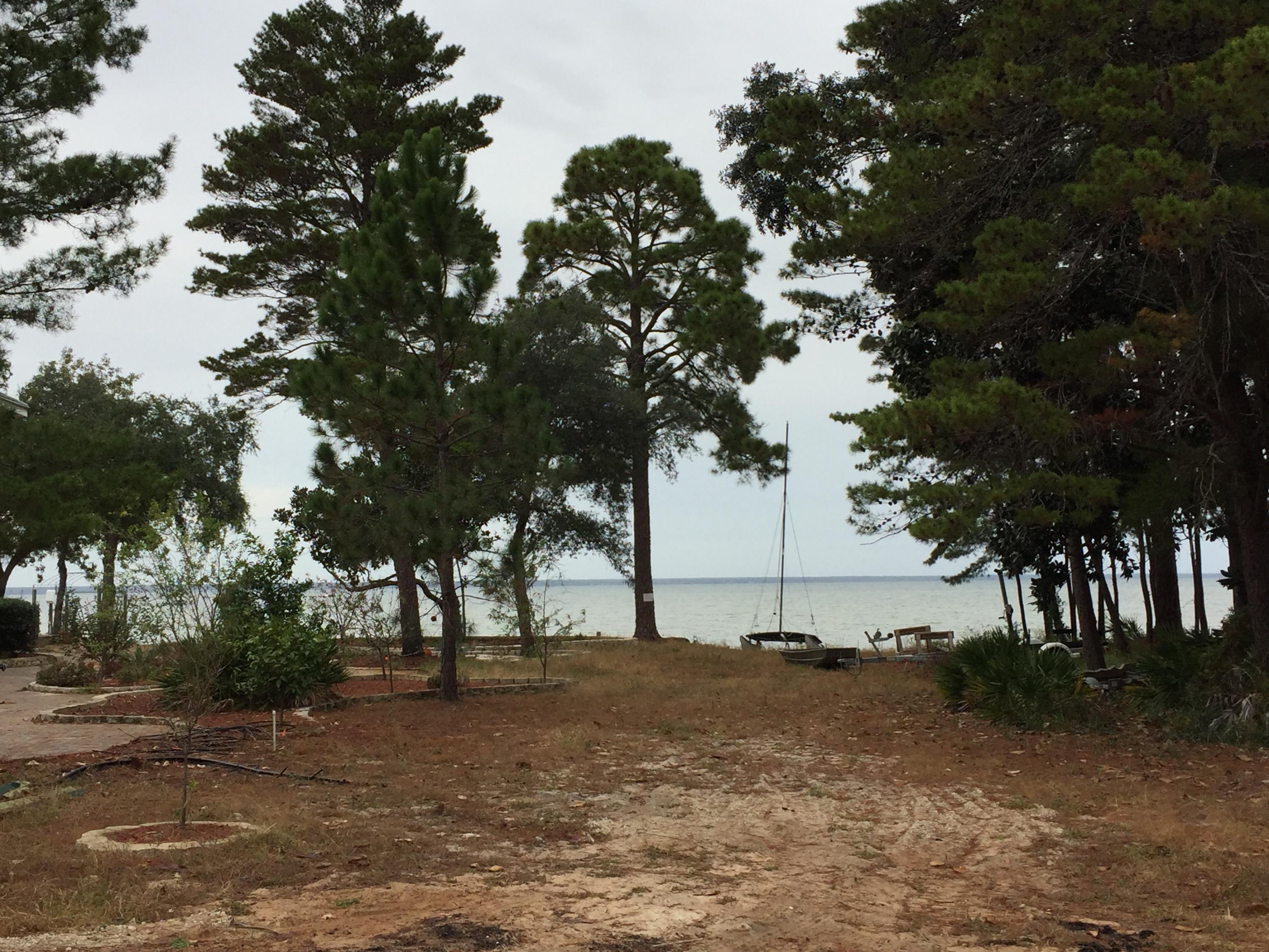 PELICAN BAY - Land