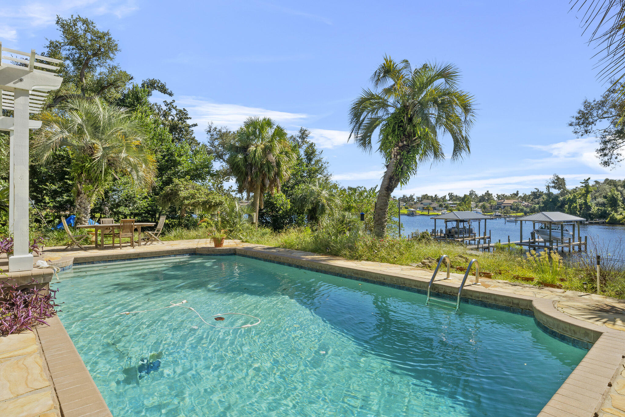 COVE TERRACE - Residential