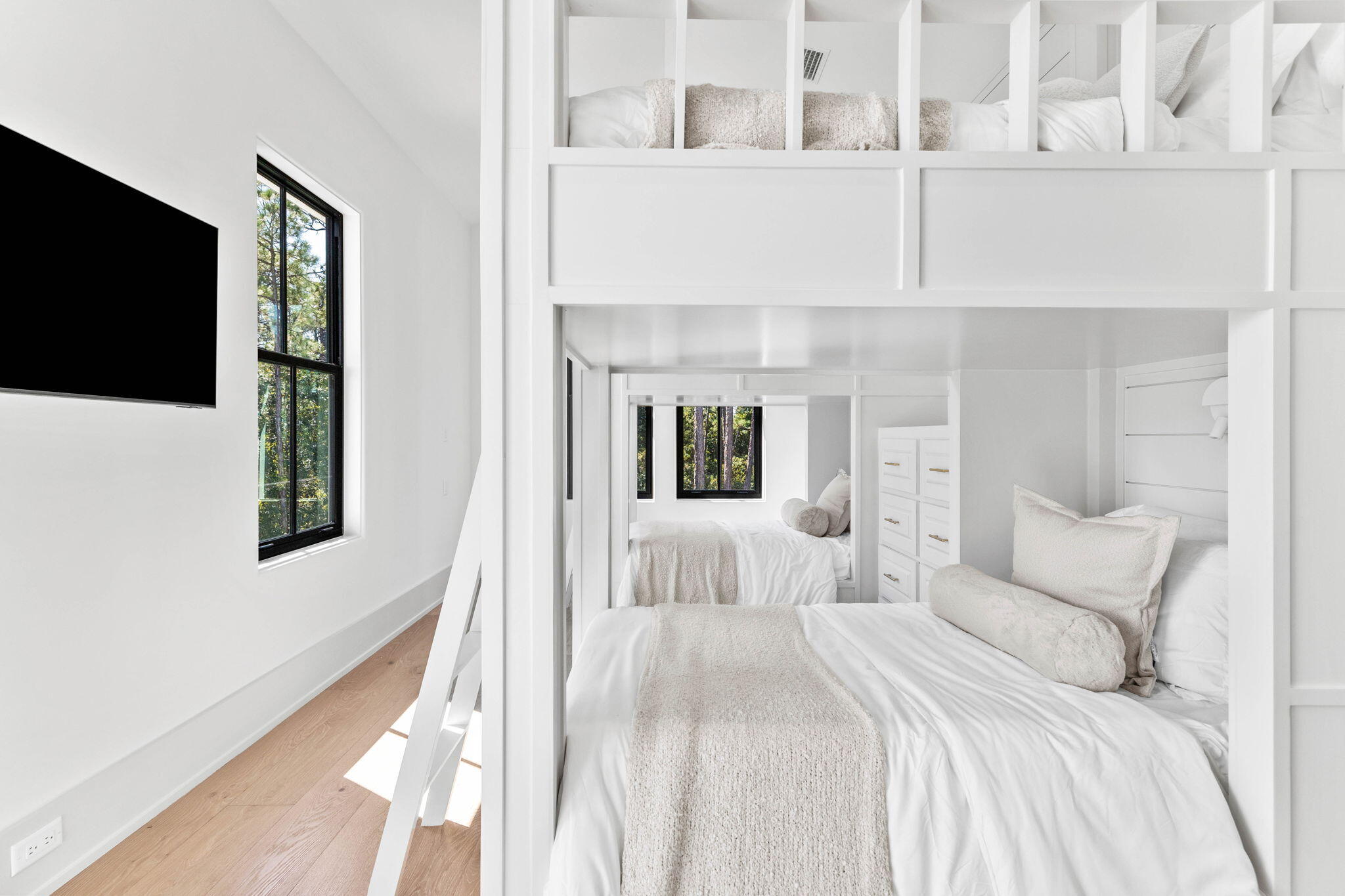 TREETOP - Residential