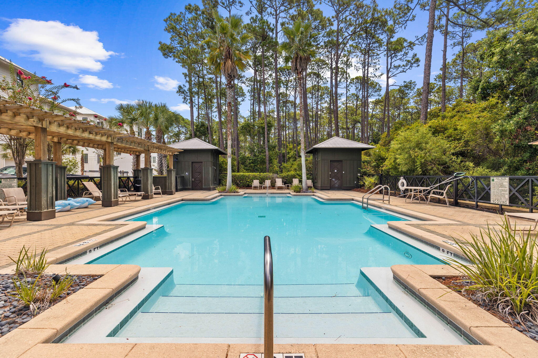 TREETOP - Residential