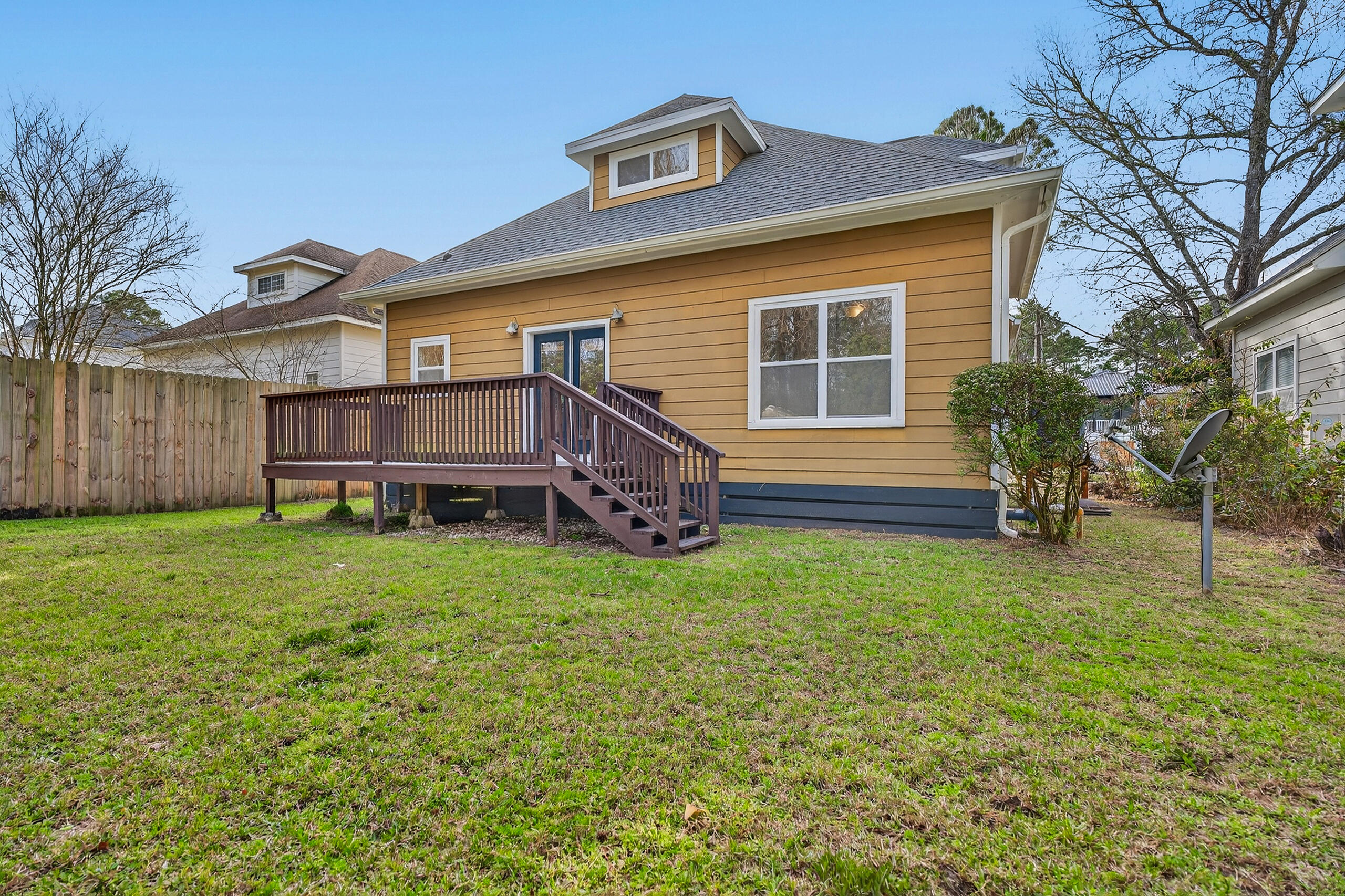 TOWN OF SANTA ROSA - Residential