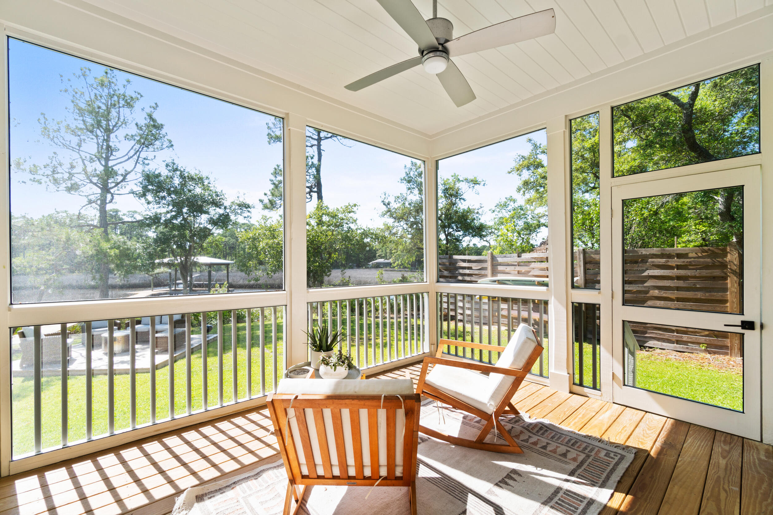 DAXTON ON THE BAY - Residential