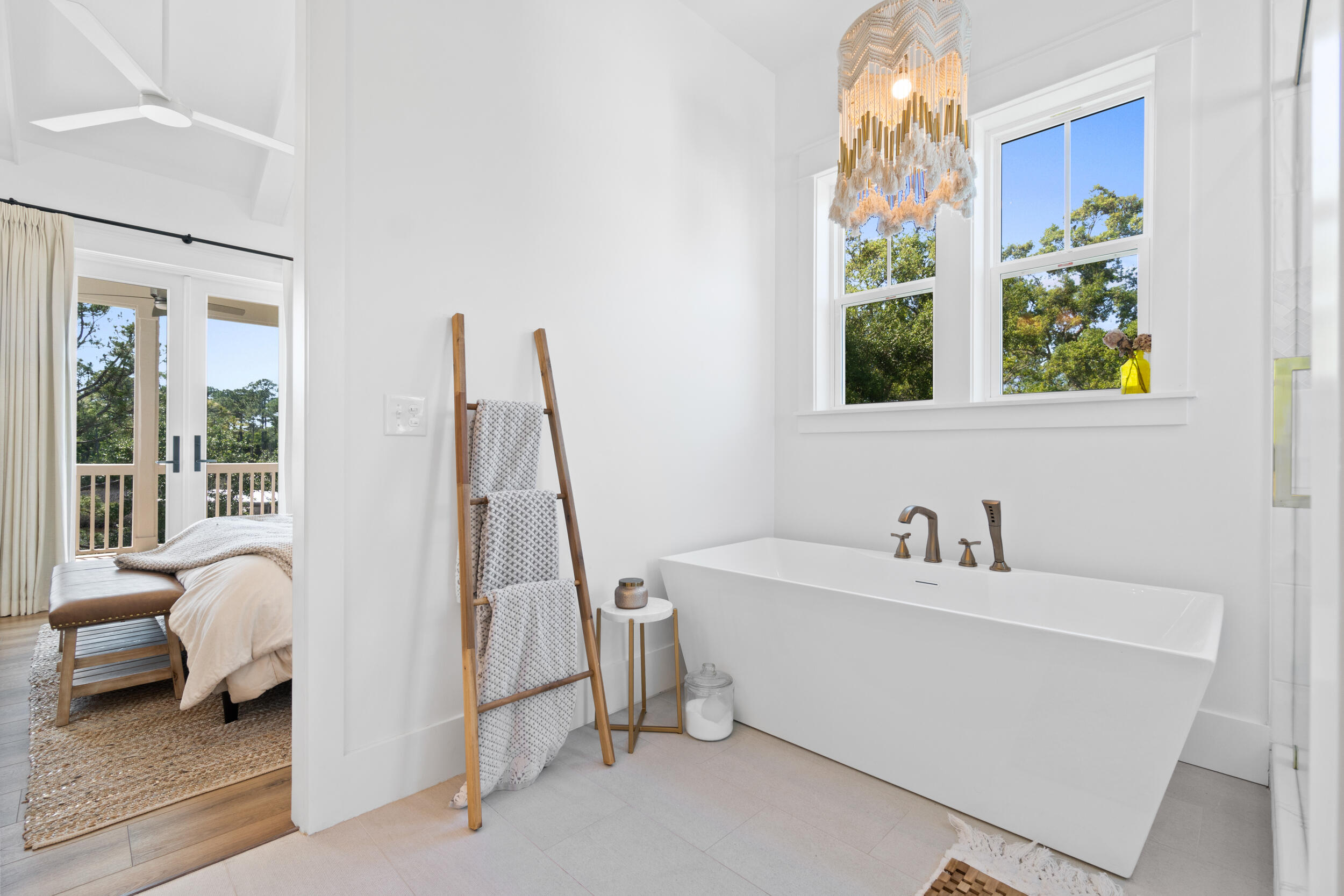DAXTON ON THE BAY - Residential