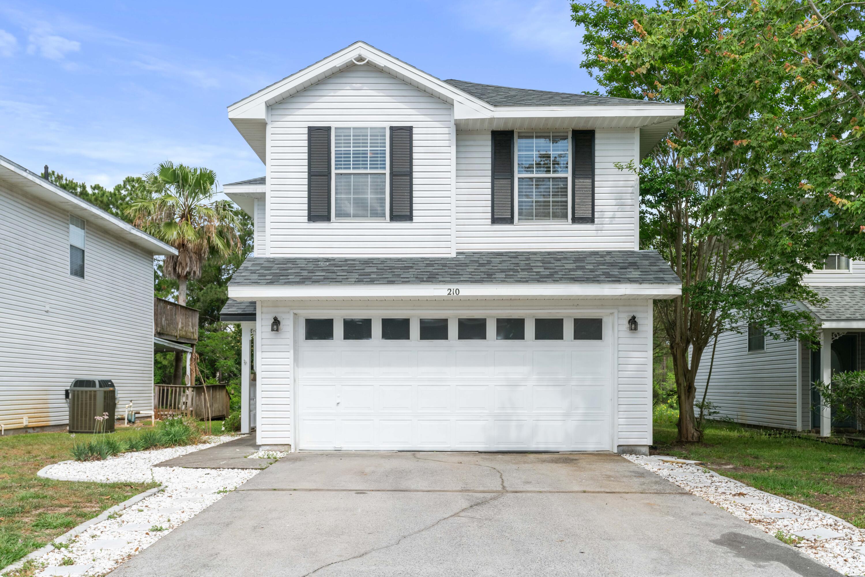 TWIN LAKE ESTATES - Residential