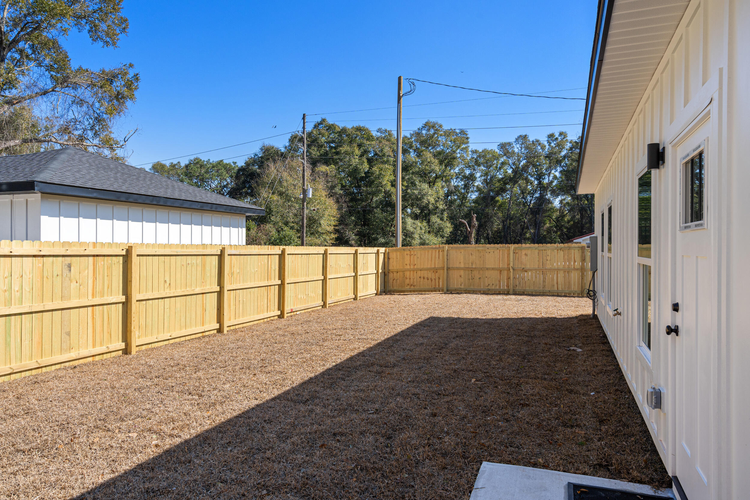 CRESTVIEW BEG SW COR LOT 4 BLK 146 N 53 DEG E 75FT S 36 - Residential