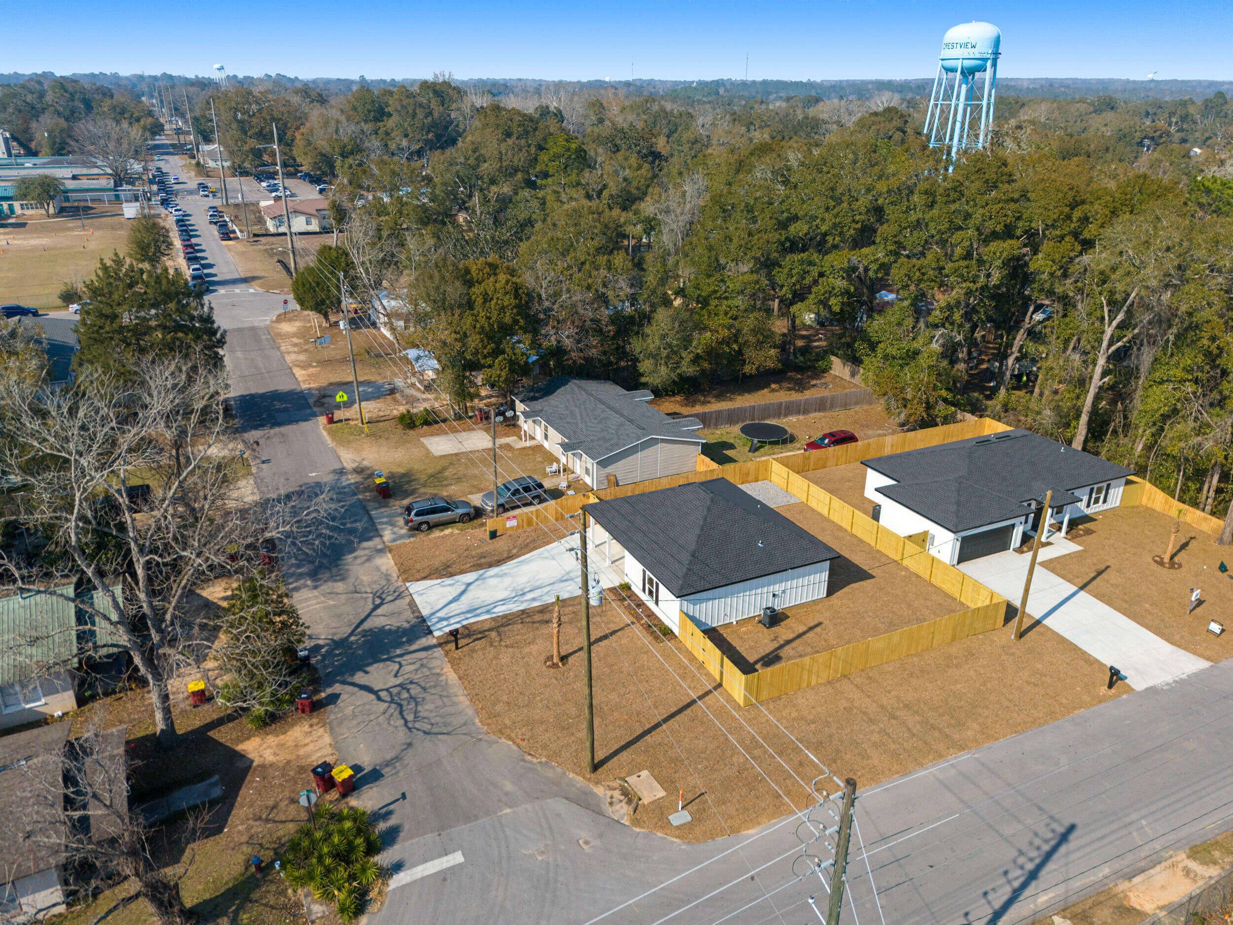 CRESTVIEW BEG SW COR LOT 4 BLK 146 N 53 DEG E 75FT S 36 - Residential