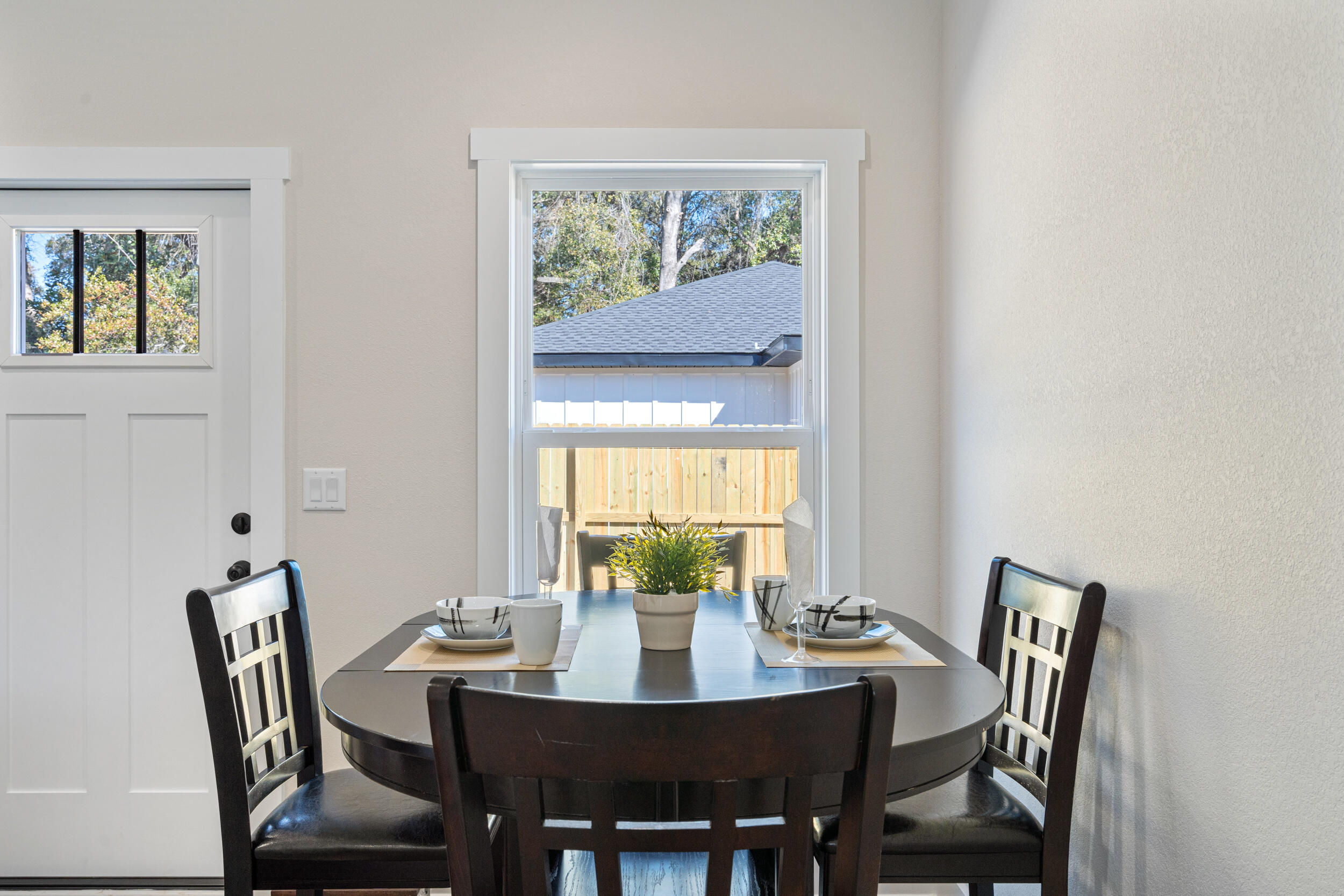 CRESTVIEW BEG SW COR LOT 4 BLK 146 N 53 DEG E 75FT S 36 - Residential