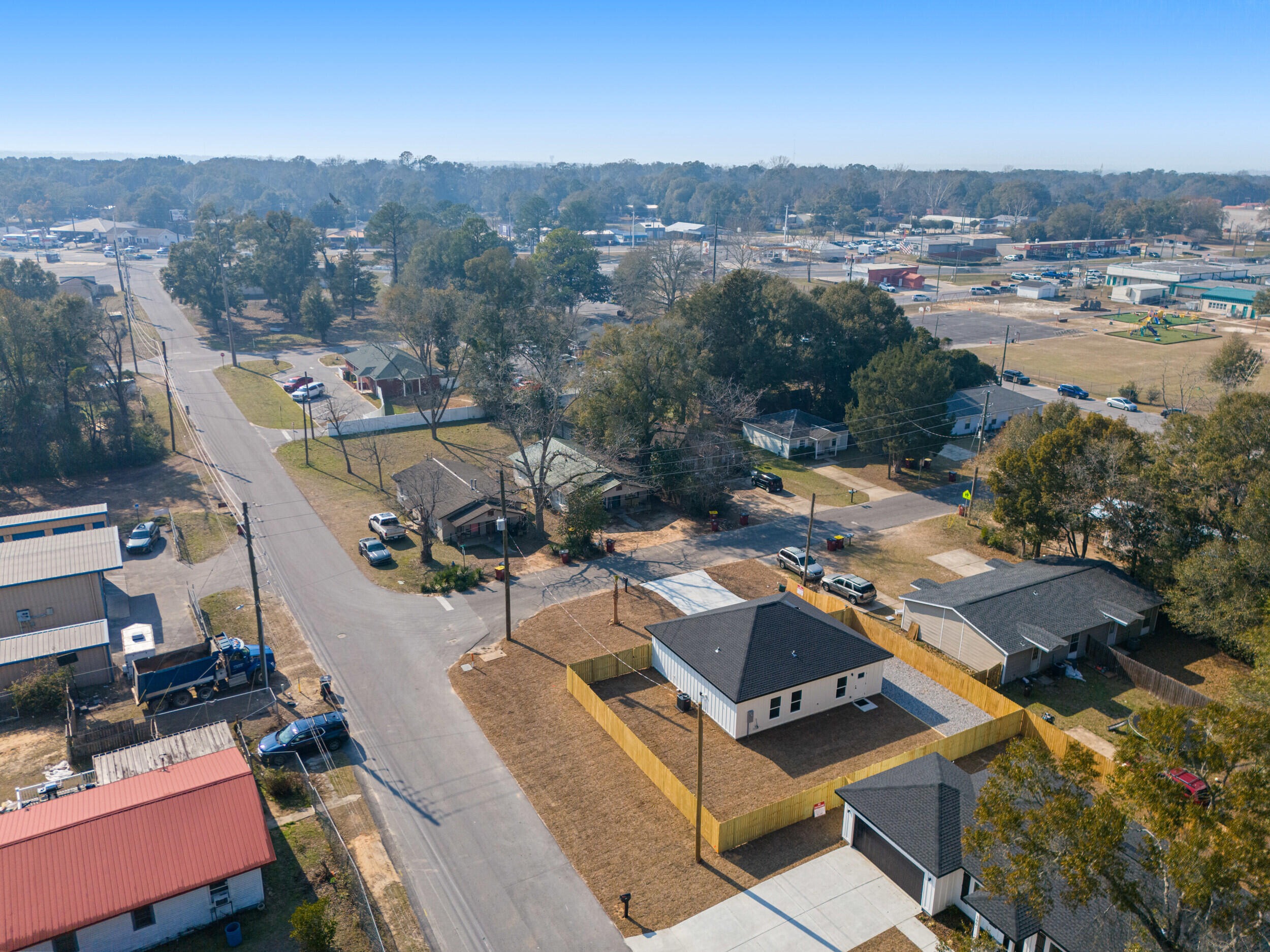 CRESTVIEW BEG SW COR LOT 4 BLK 146 N 53 DEG E 75FT S 36 - Residential