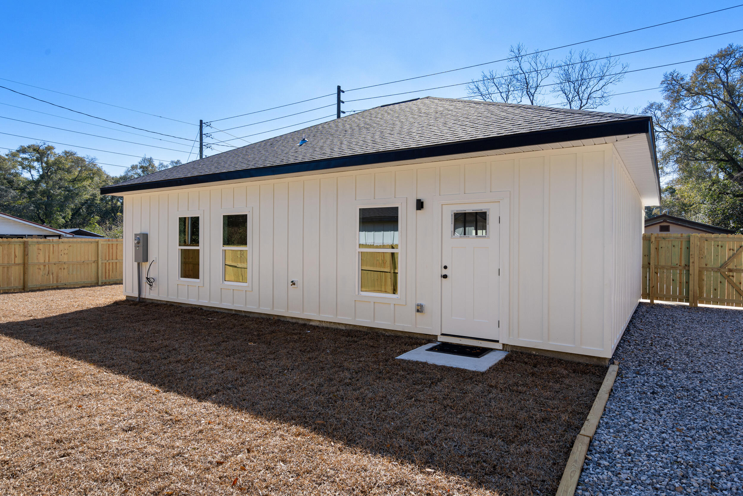 CRESTVIEW BEG SW COR LOT 4 BLK 146 N 53 DEG E 75FT S 36 - Residential
