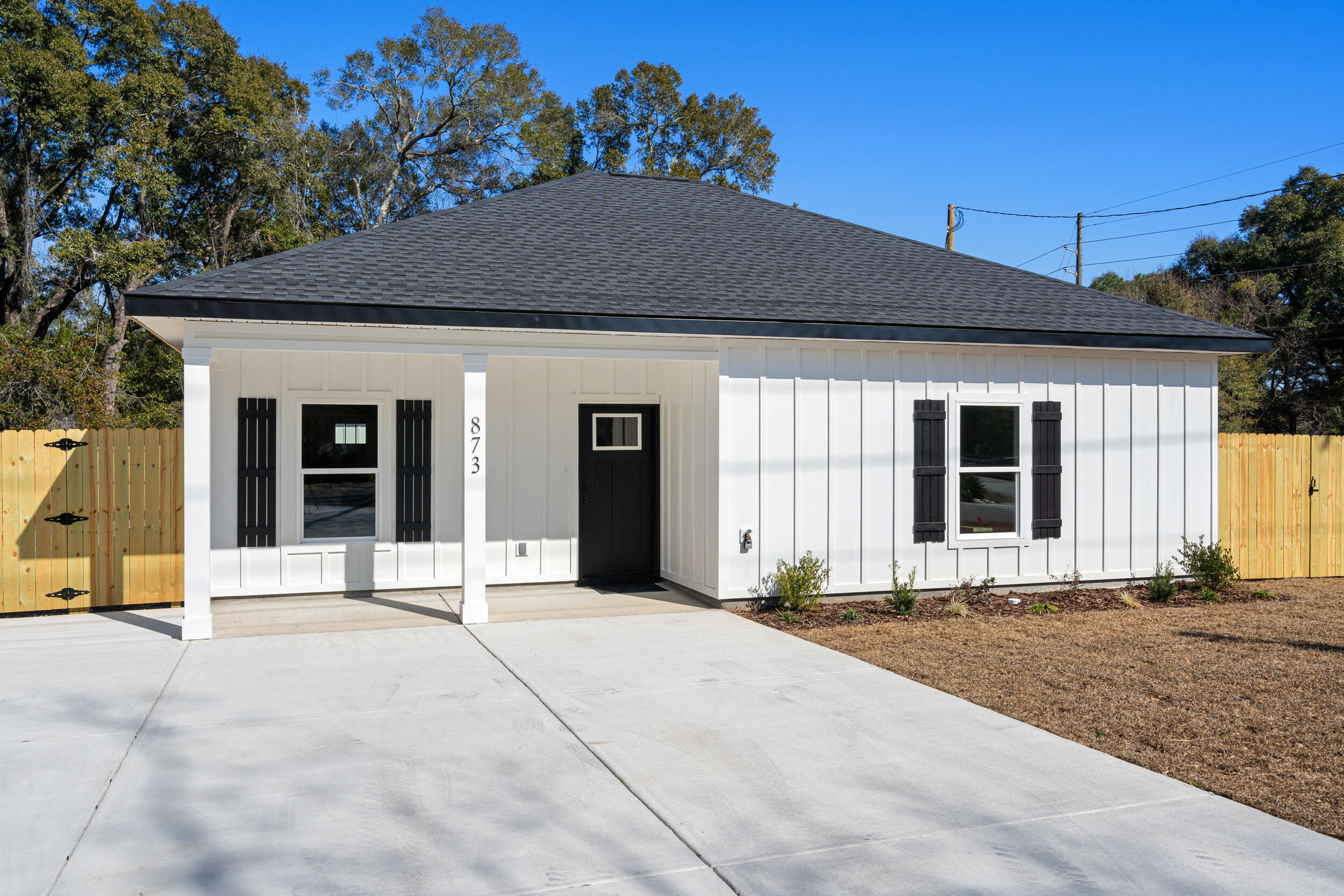 CRESTVIEW BEG SW COR LOT 4 BLK 146 N 53 DEG E 75FT S 36 - Residential