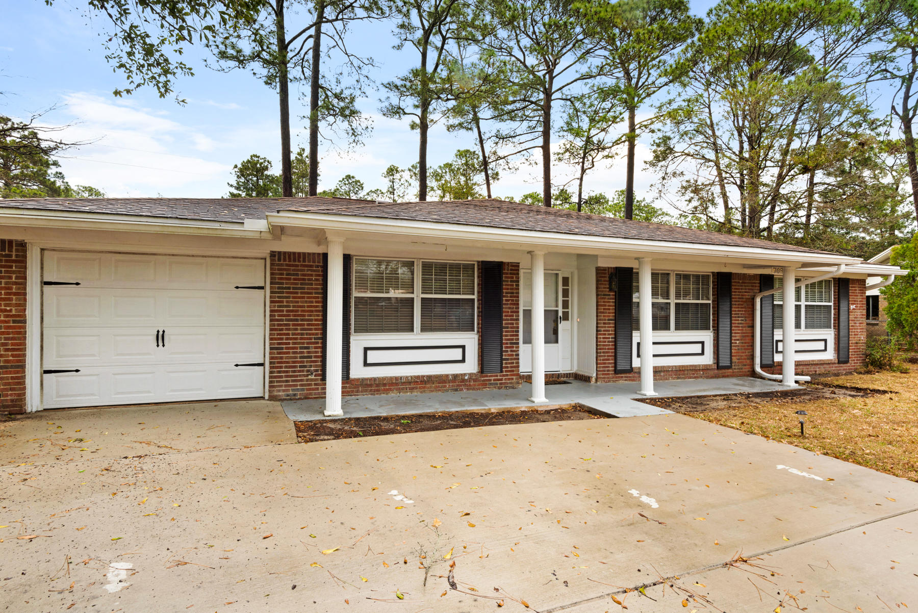 PALM ESTATES UNIT 2 - Residential Lease