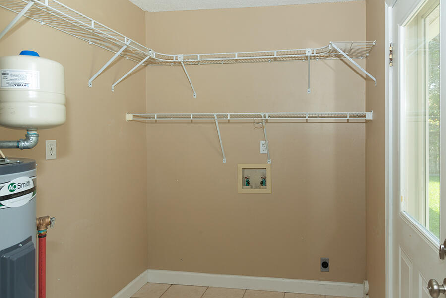 MARY ESTHER MANOR - Residential Lease