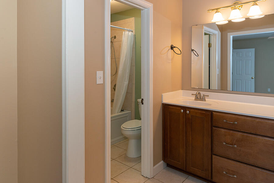 MARY ESTHER MANOR - Residential Lease