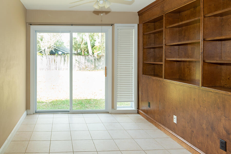 MARY ESTHER MANOR - Residential Lease