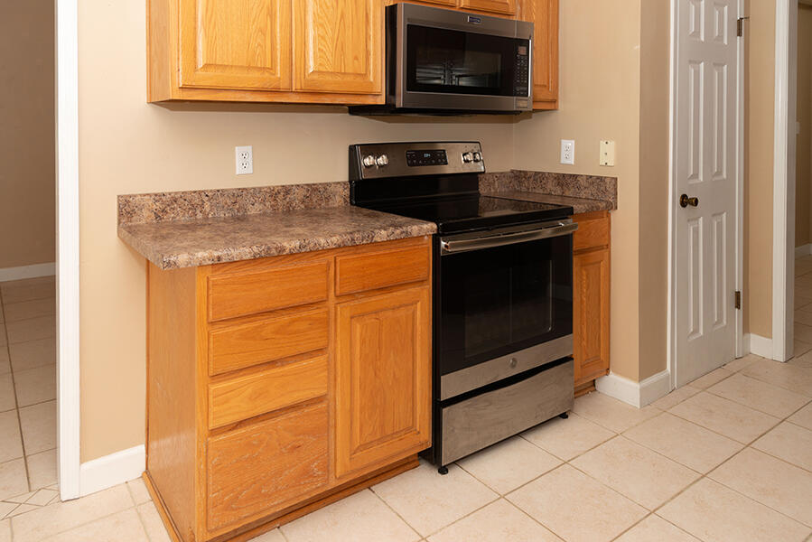 MARY ESTHER MANOR - Residential Lease