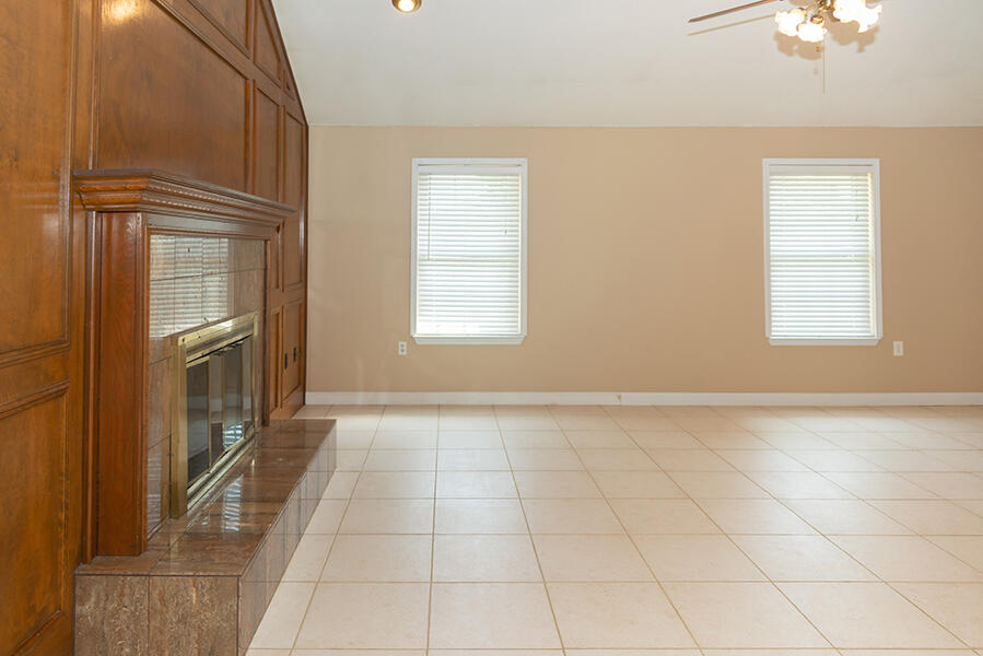 MARY ESTHER MANOR - Residential Lease