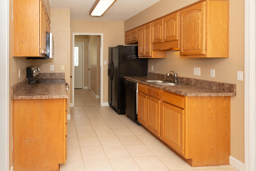 MARY ESTHER MANOR - Residential Lease