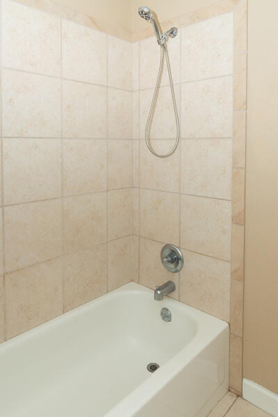 MARY ESTHER MANOR - Residential Lease