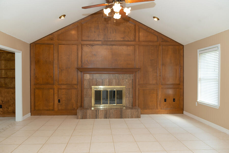 MARY ESTHER MANOR - Residential Lease