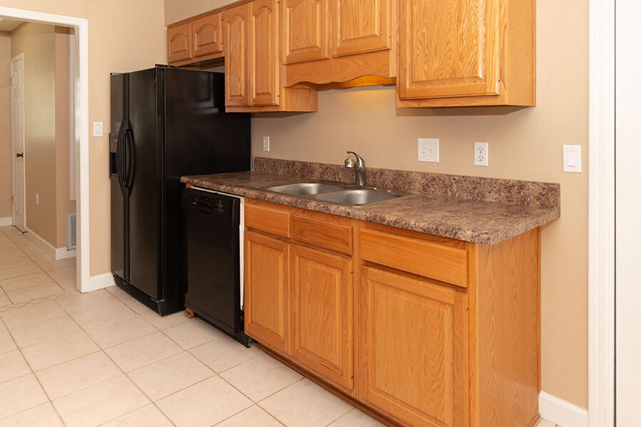 MARY ESTHER MANOR - Residential Lease